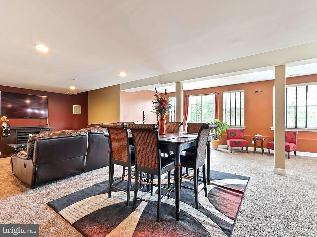 COUNTRY CLUB ESTS - Residential