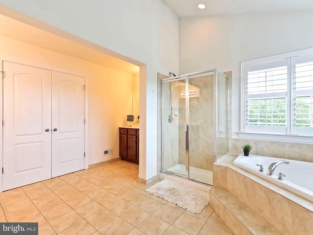 COUNTRY CLUB ESTS - Residential