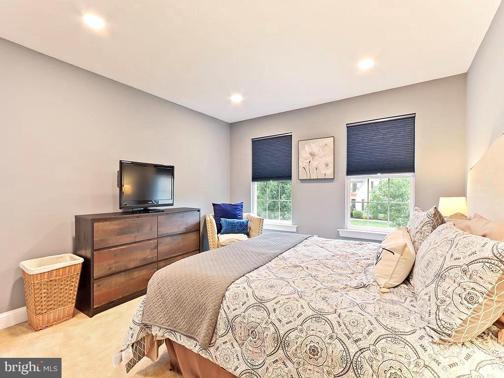 COUNTRY CLUB ESTS - Residential