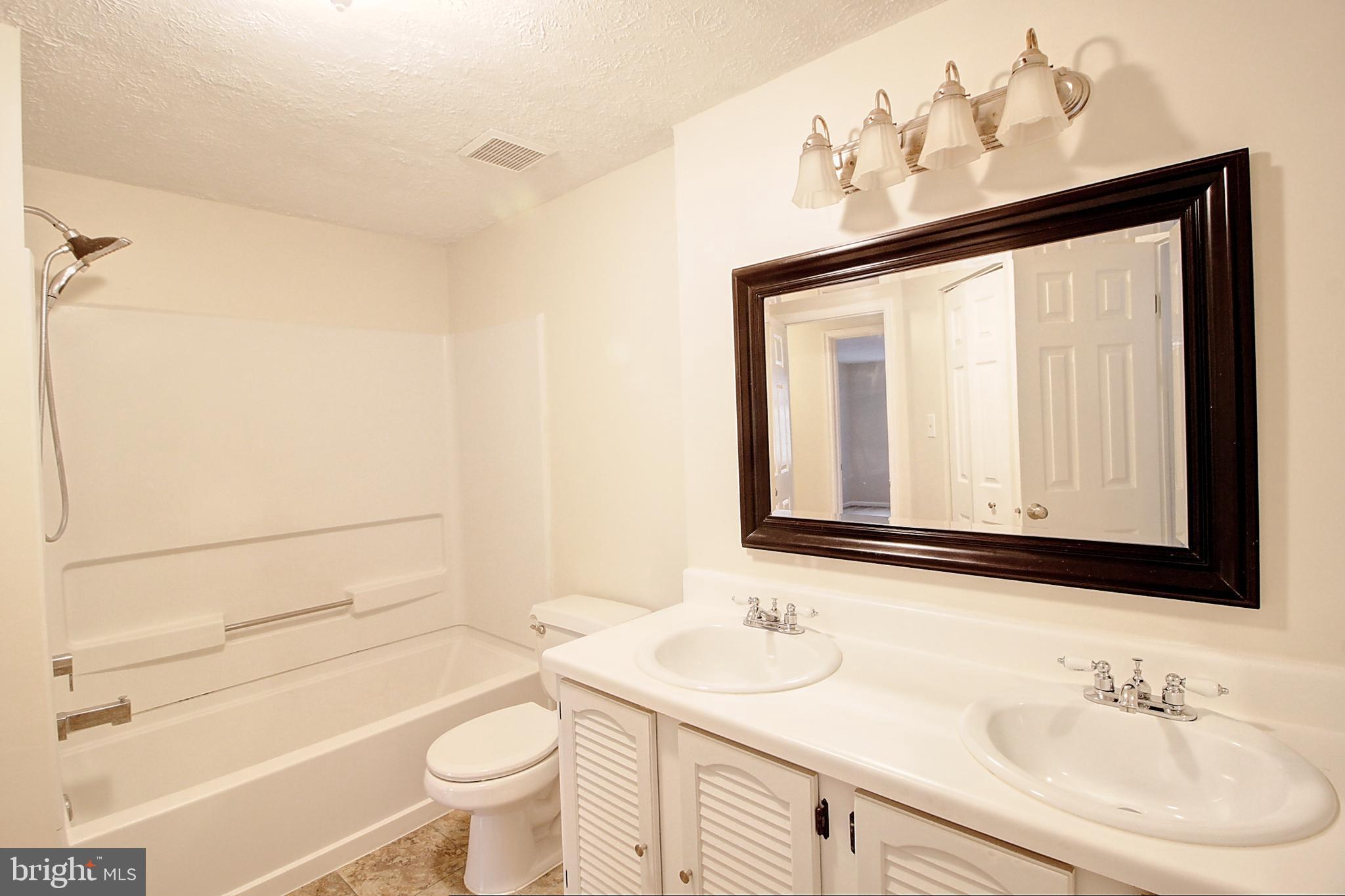 FREDERICKTOWNE VILLAGE - Residential Lease