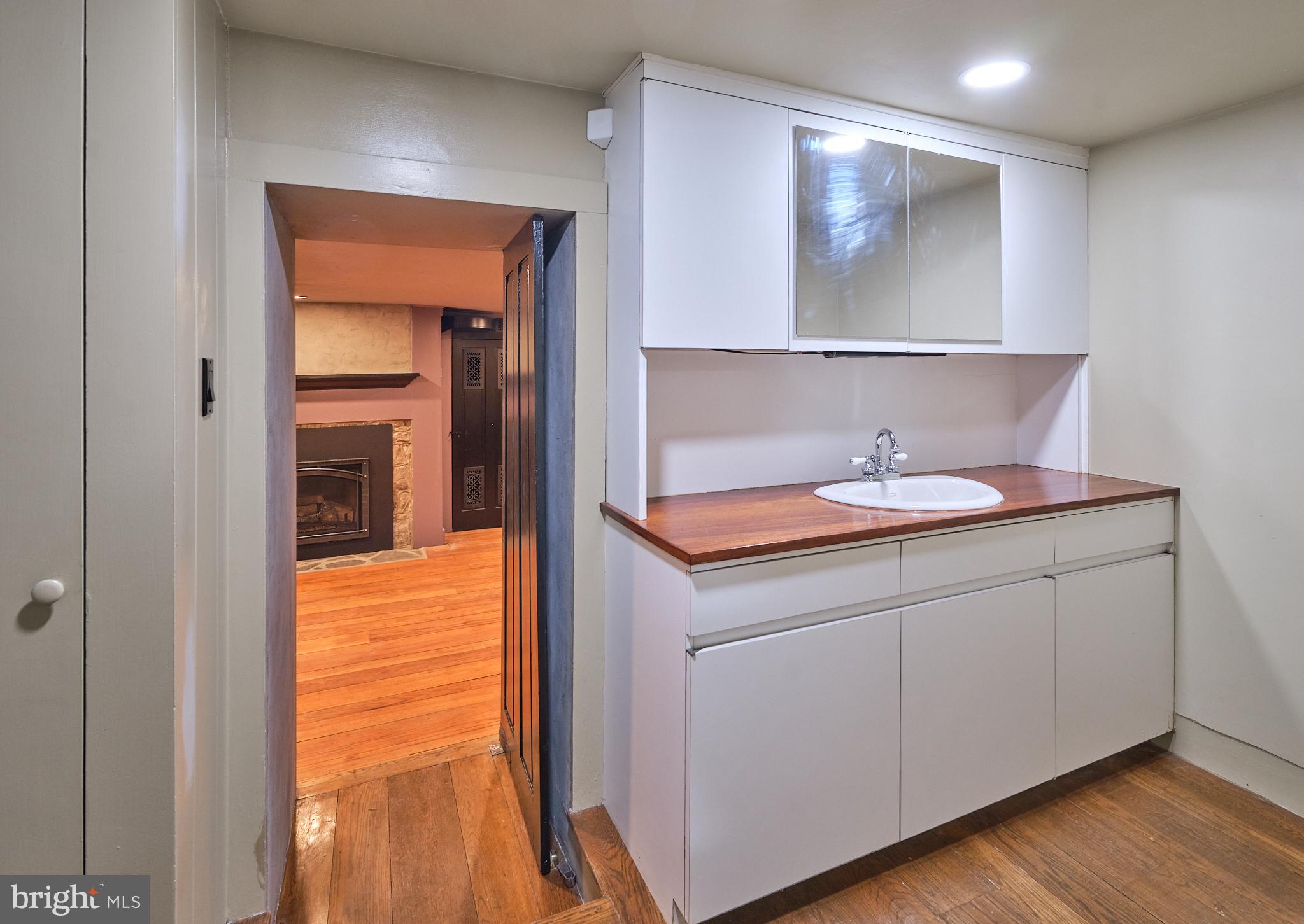 000 - Residential Lease