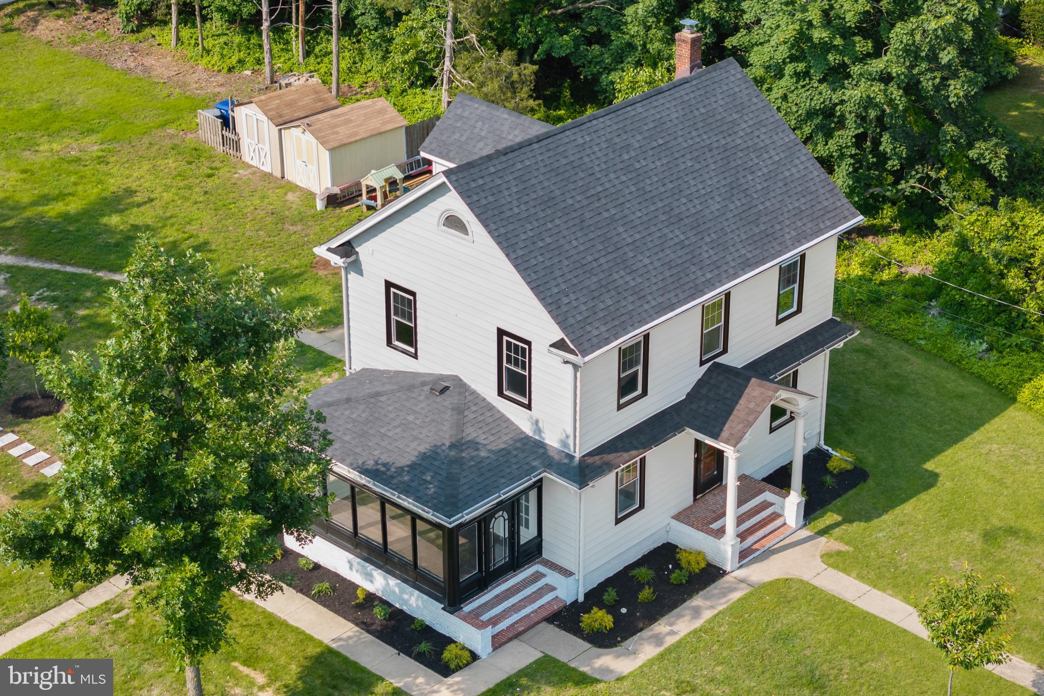 1611 MARNE HIGHWAY