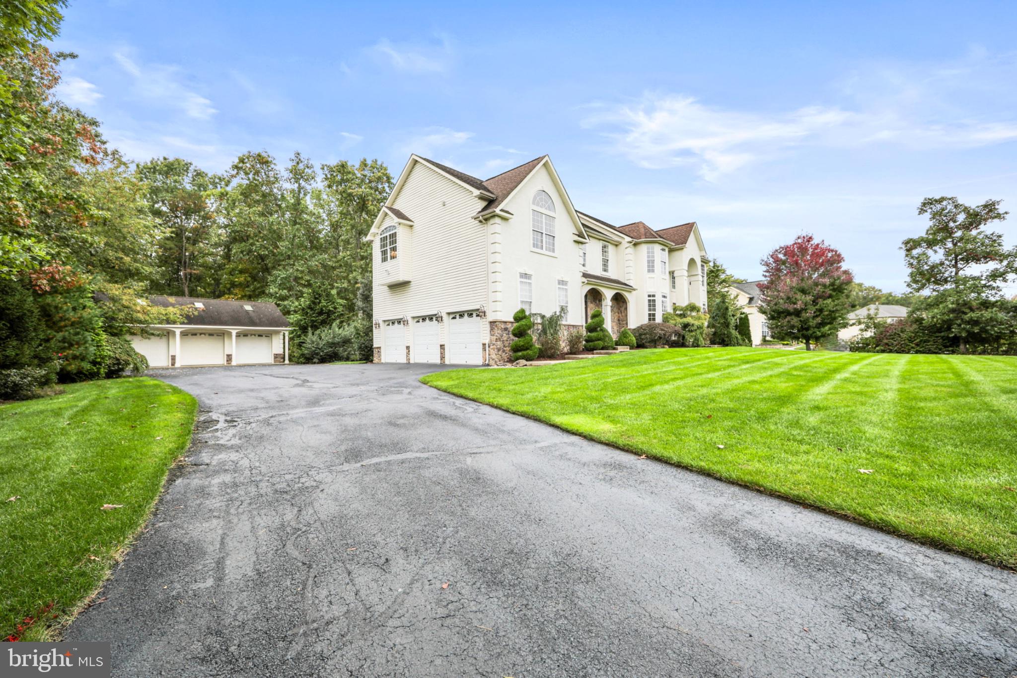 122 FLORAWOOD COURT