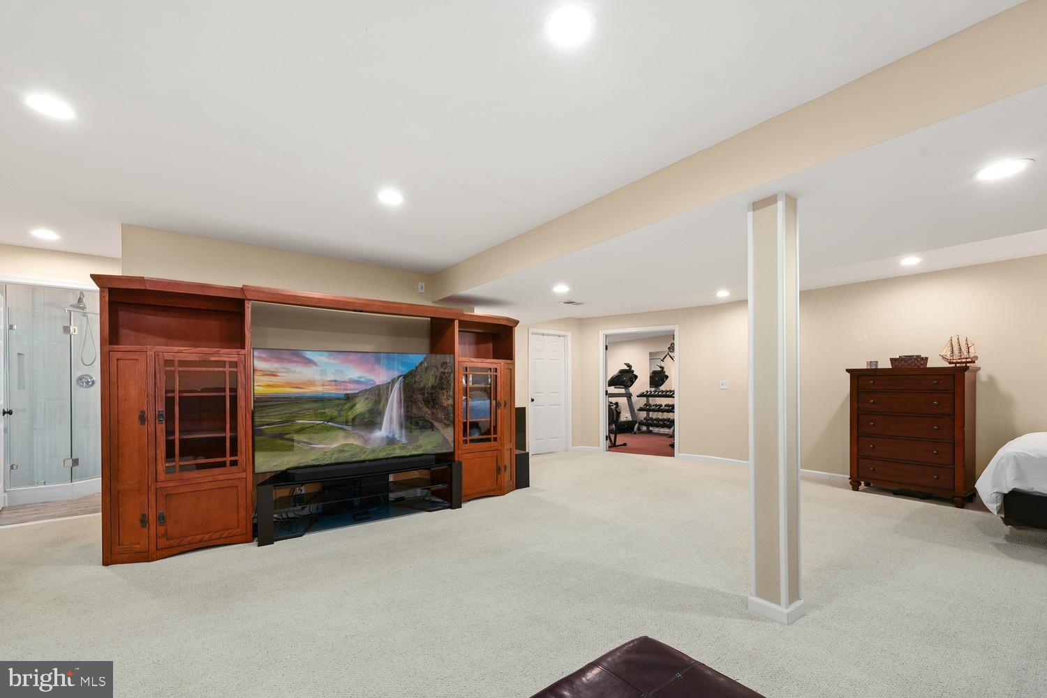 ENGLAND RUN NORTH - Residential