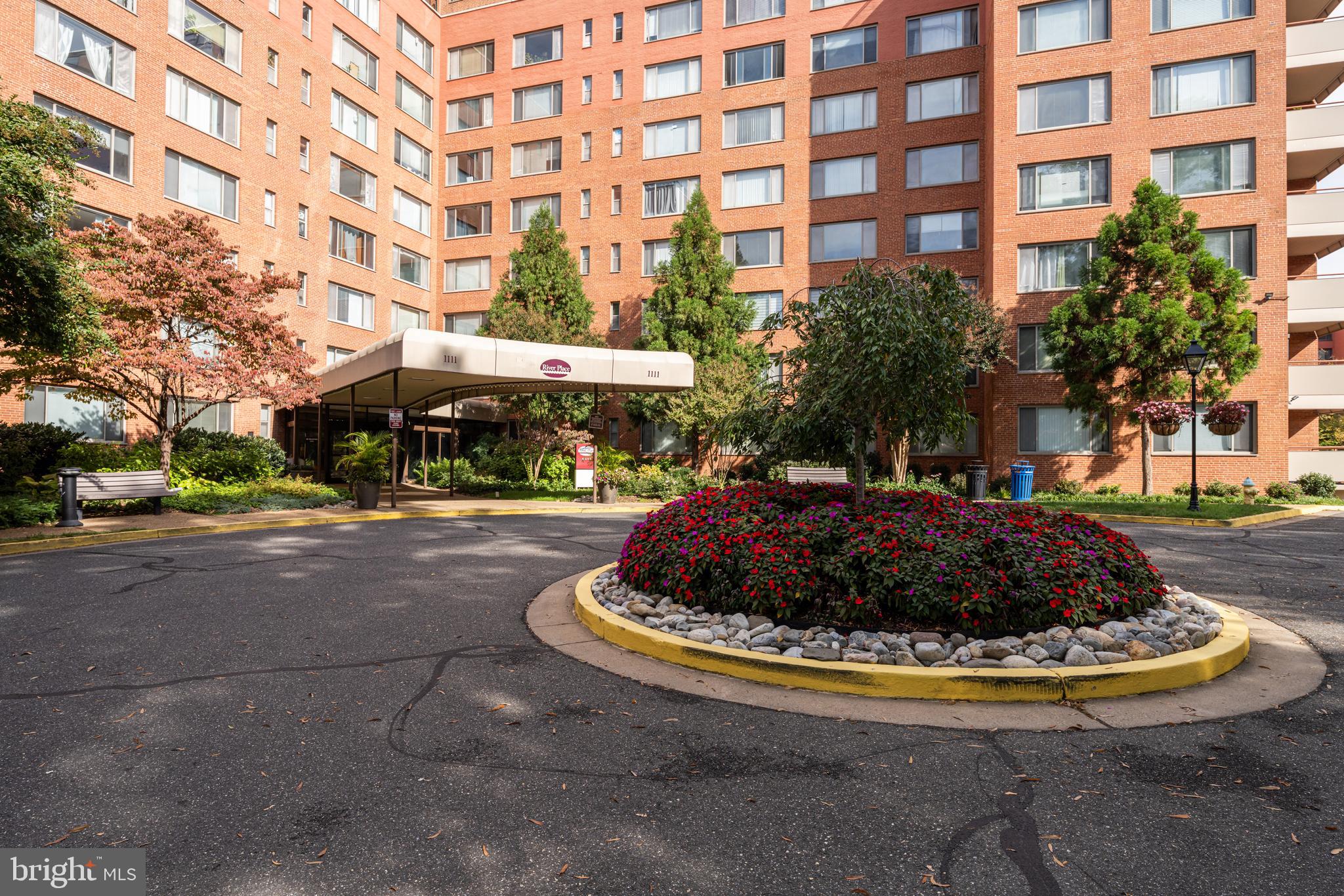 RIVER PLACE - Residential