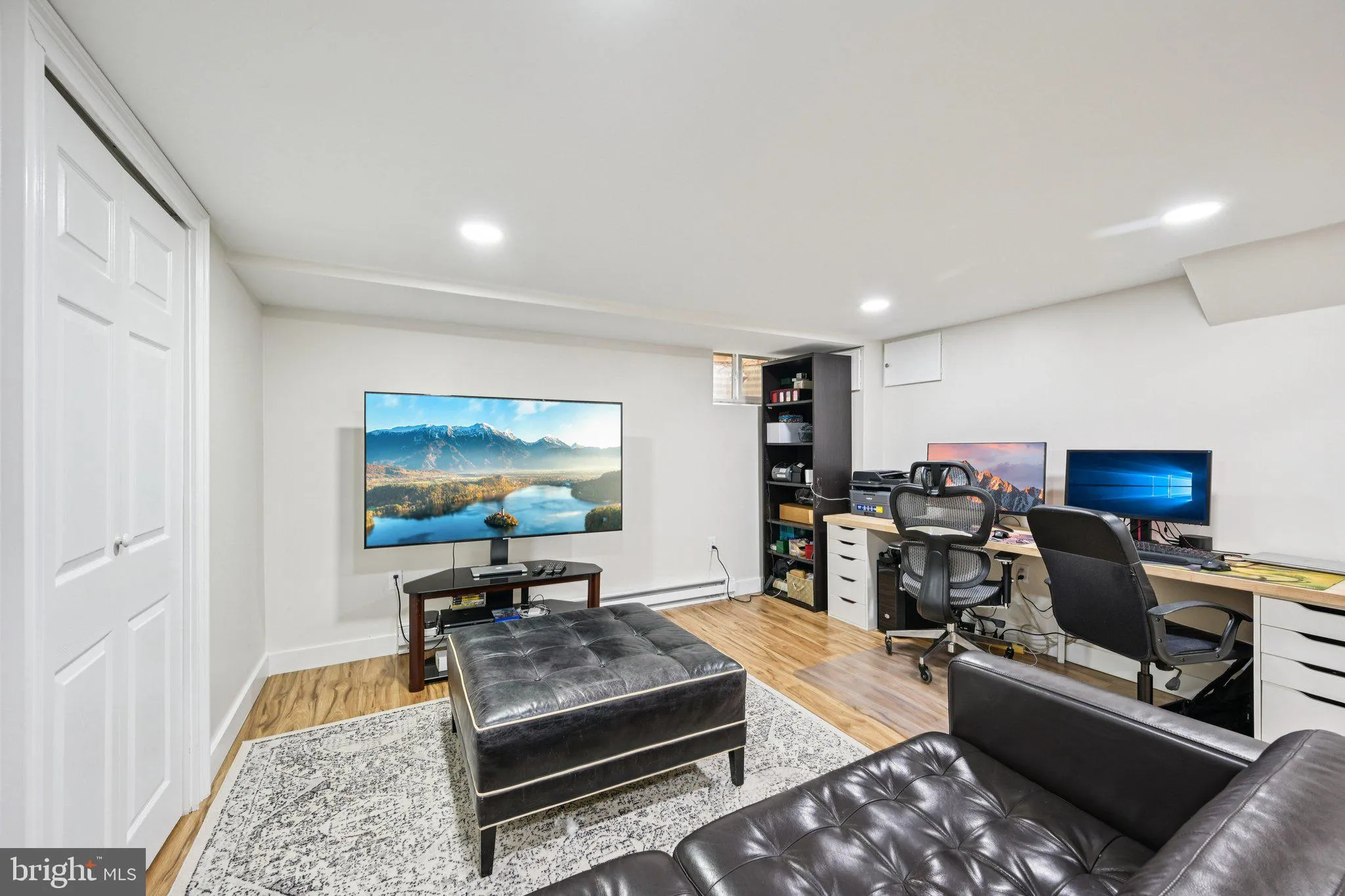 Abington, Pennsylvania 19001, United States, 3 Bedrooms Bedrooms, ,2 BathroomsBathrooms,Residential,Active,242103