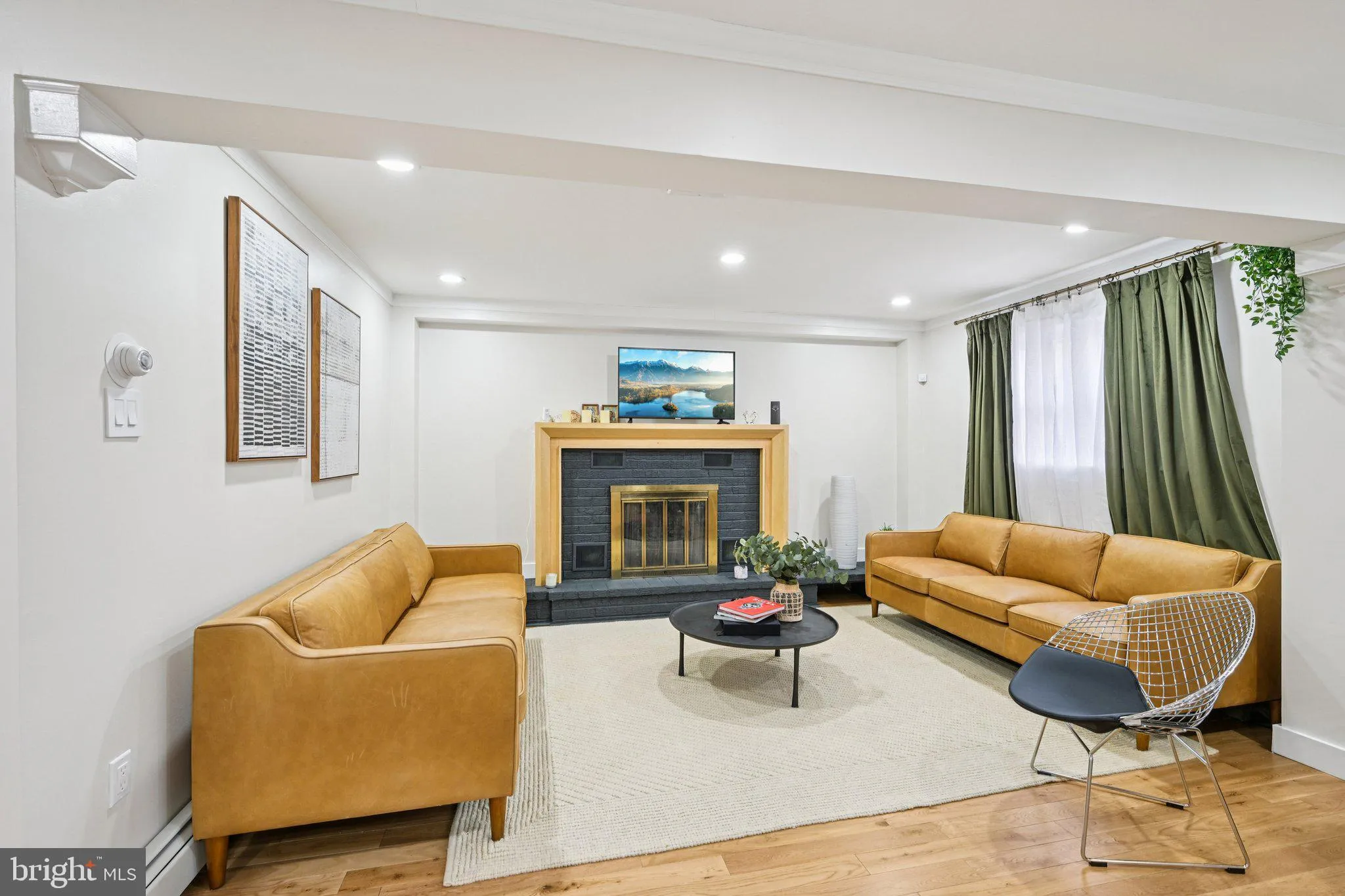 Abington, Pennsylvania 19001, United States, 3 Bedrooms Bedrooms, ,2 BathroomsBathrooms,Residential,Active,242103