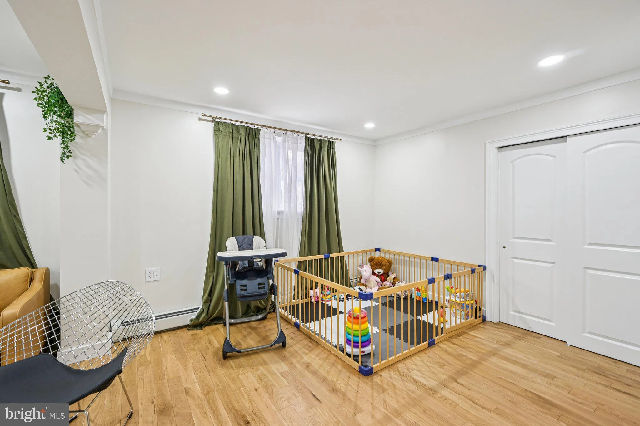 Abington, Pennsylvania 19001, United States, 3 Bedrooms Bedrooms, ,2 BathroomsBathrooms,Residential,Active,242103