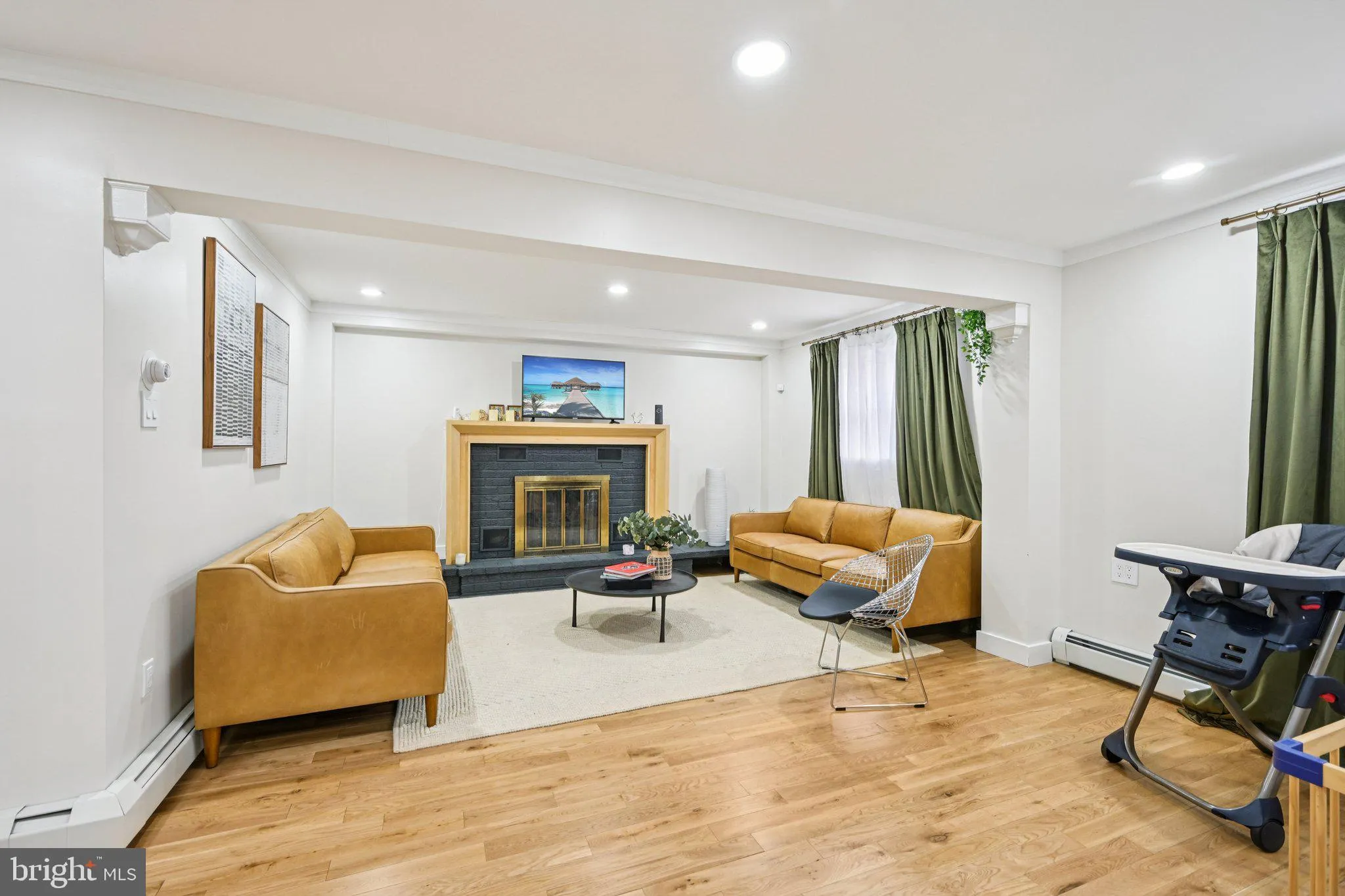 Abington, Pennsylvania 19001, United States, 3 Bedrooms Bedrooms, ,2 BathroomsBathrooms,Residential,Active,242103