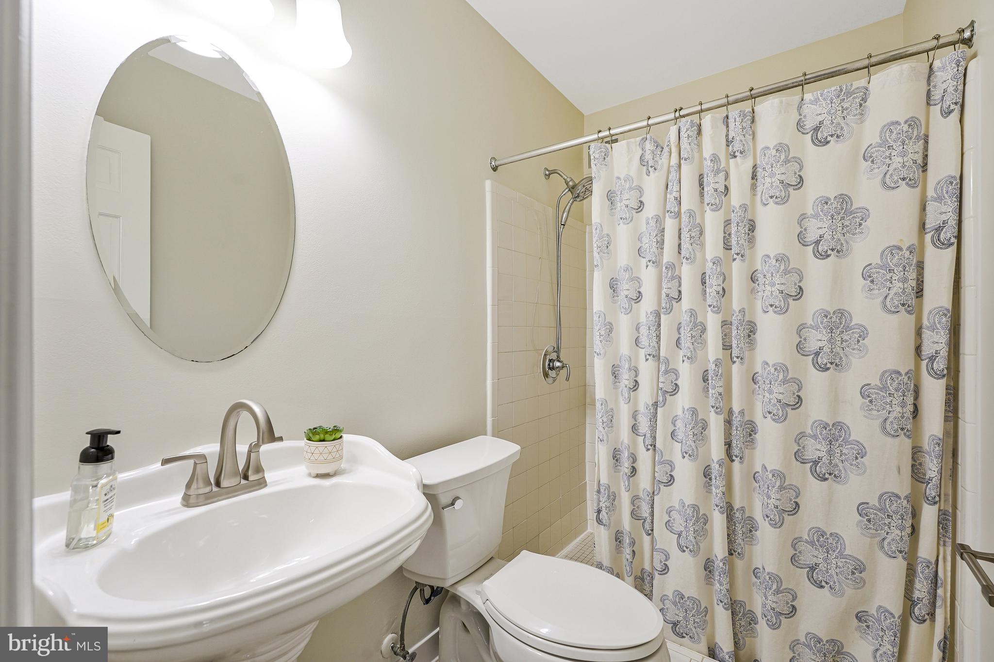 MC LEAN HAMLET - Residential