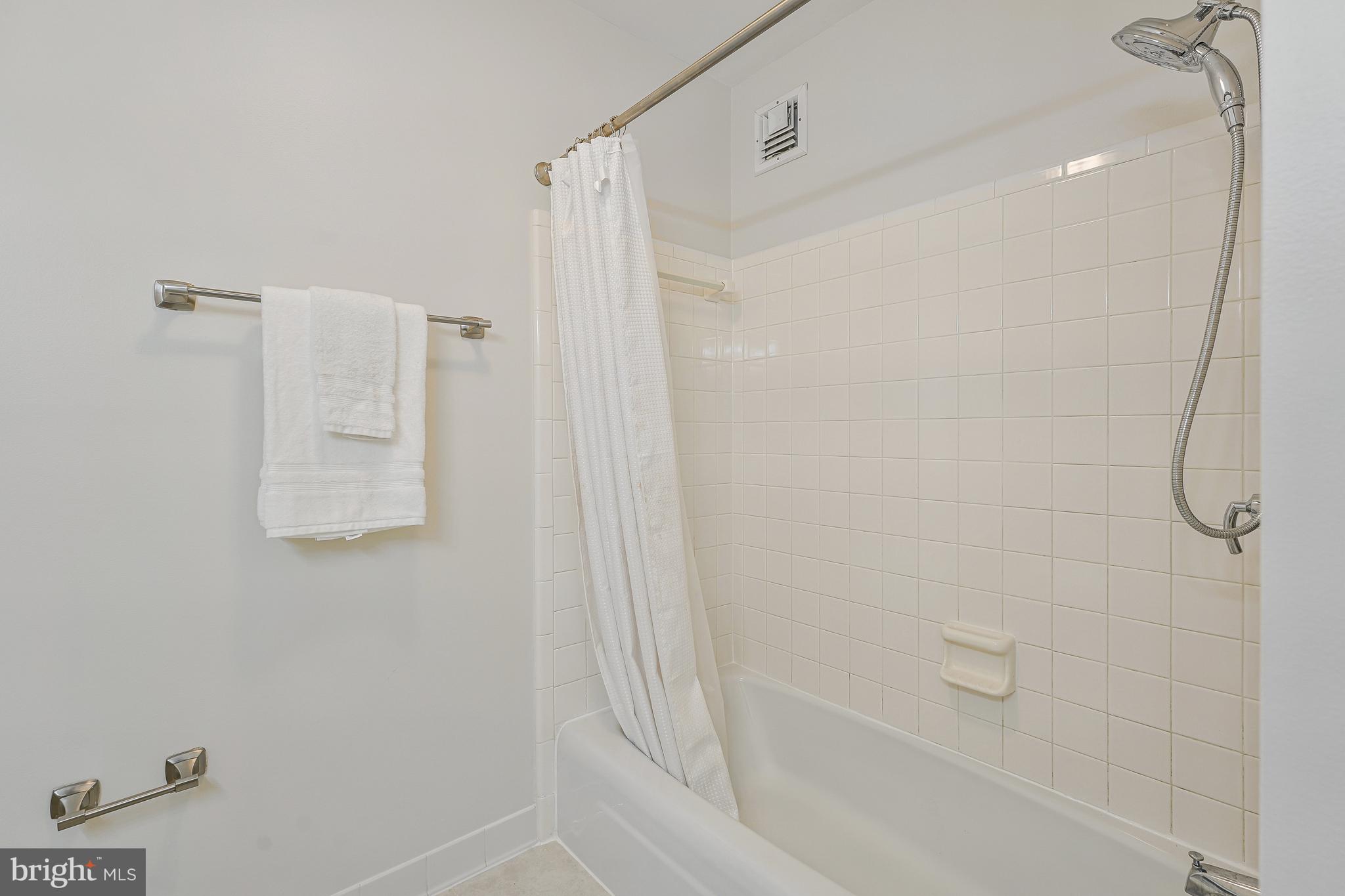 MC LEAN HAMLET - Residential