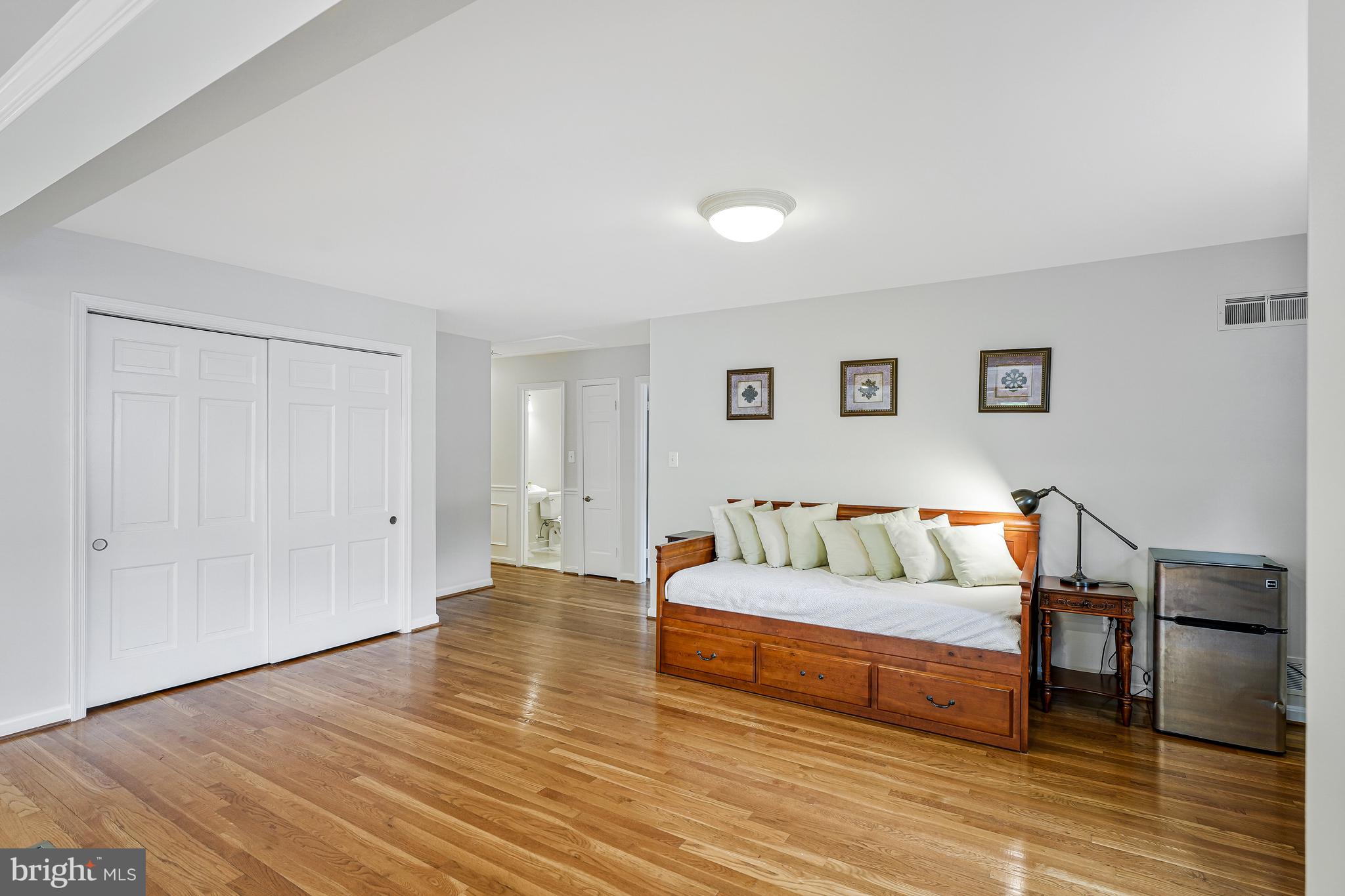 MC LEAN HAMLET - Residential