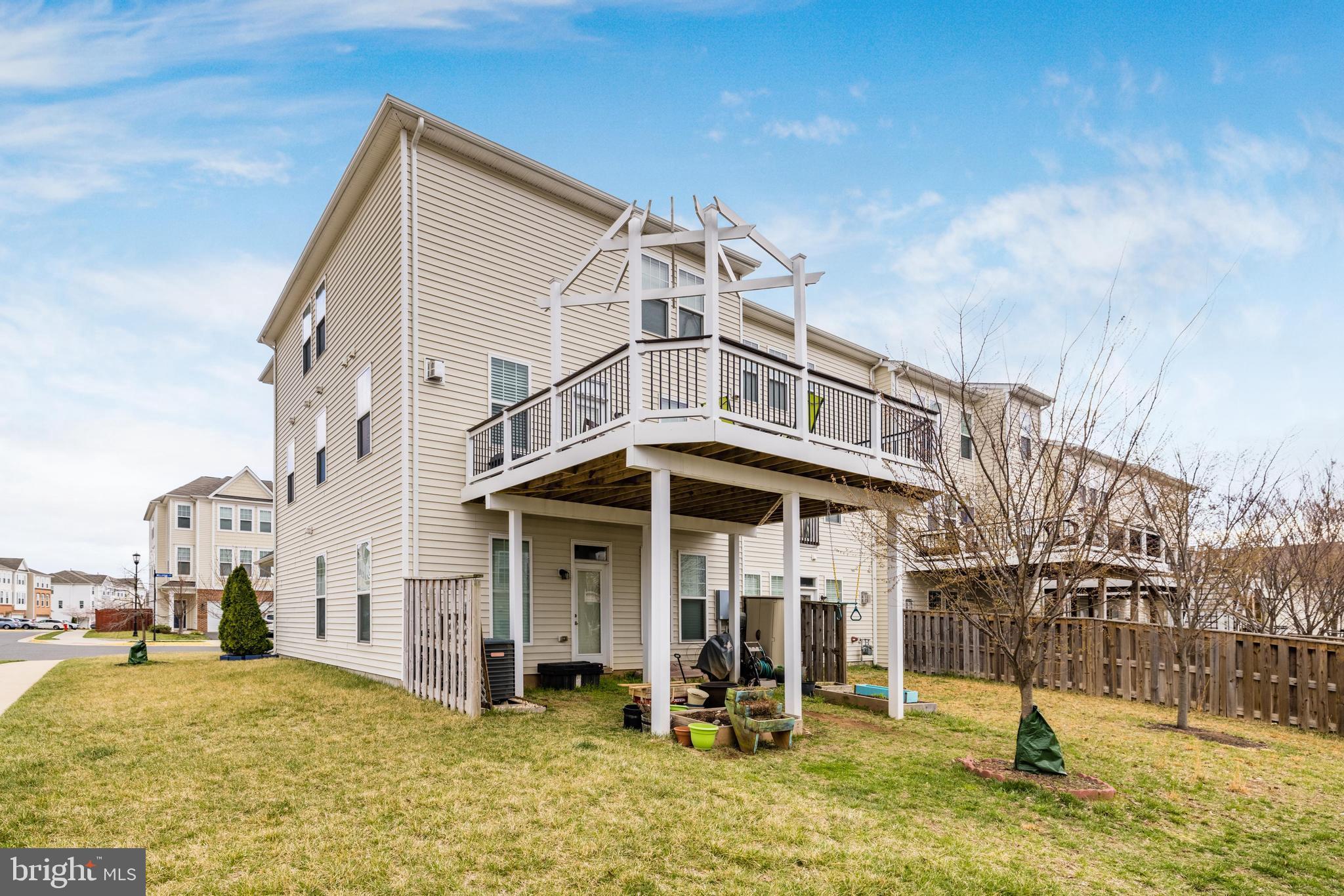 STONE RIDGE LAND BAY 3 - Residential Lease