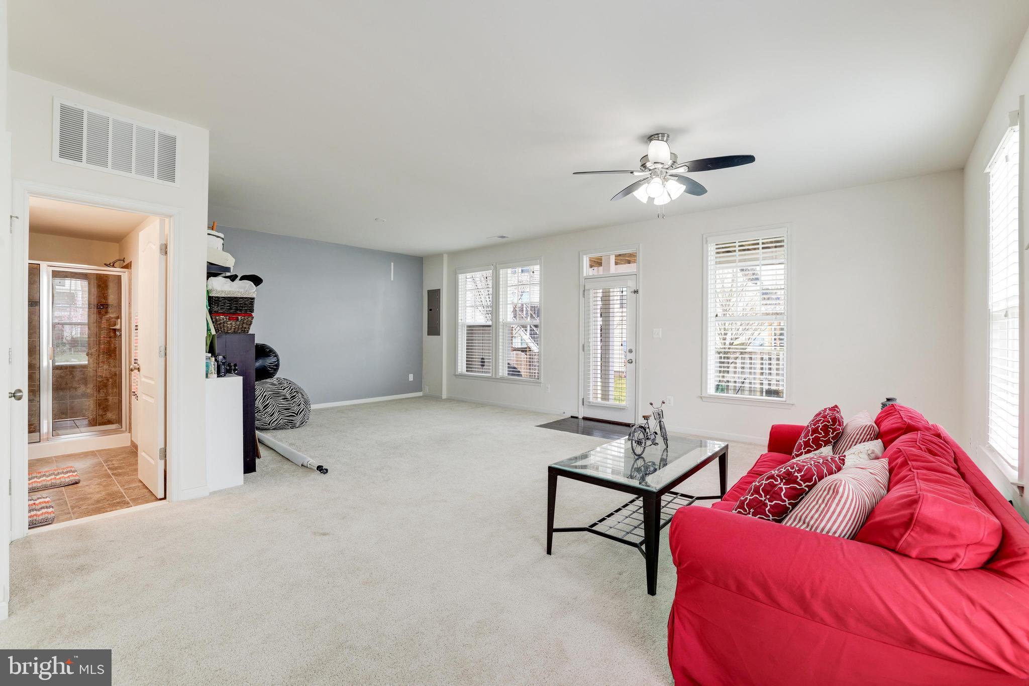 STONE RIDGE LAND BAY 3 - Residential Lease