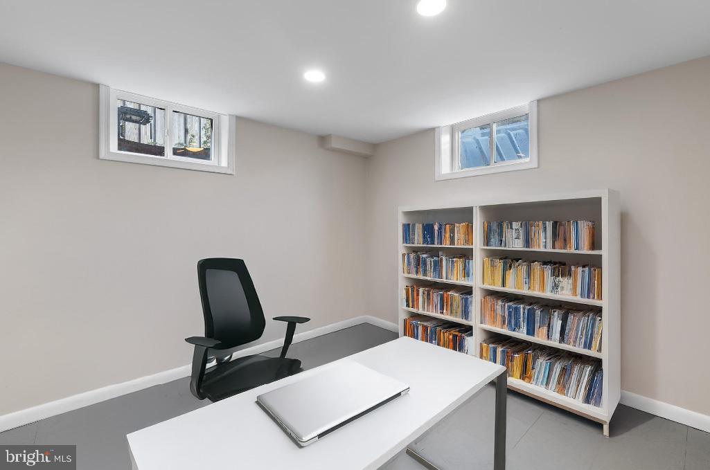 GEORGETOWN VILLAGE - Residential Lease