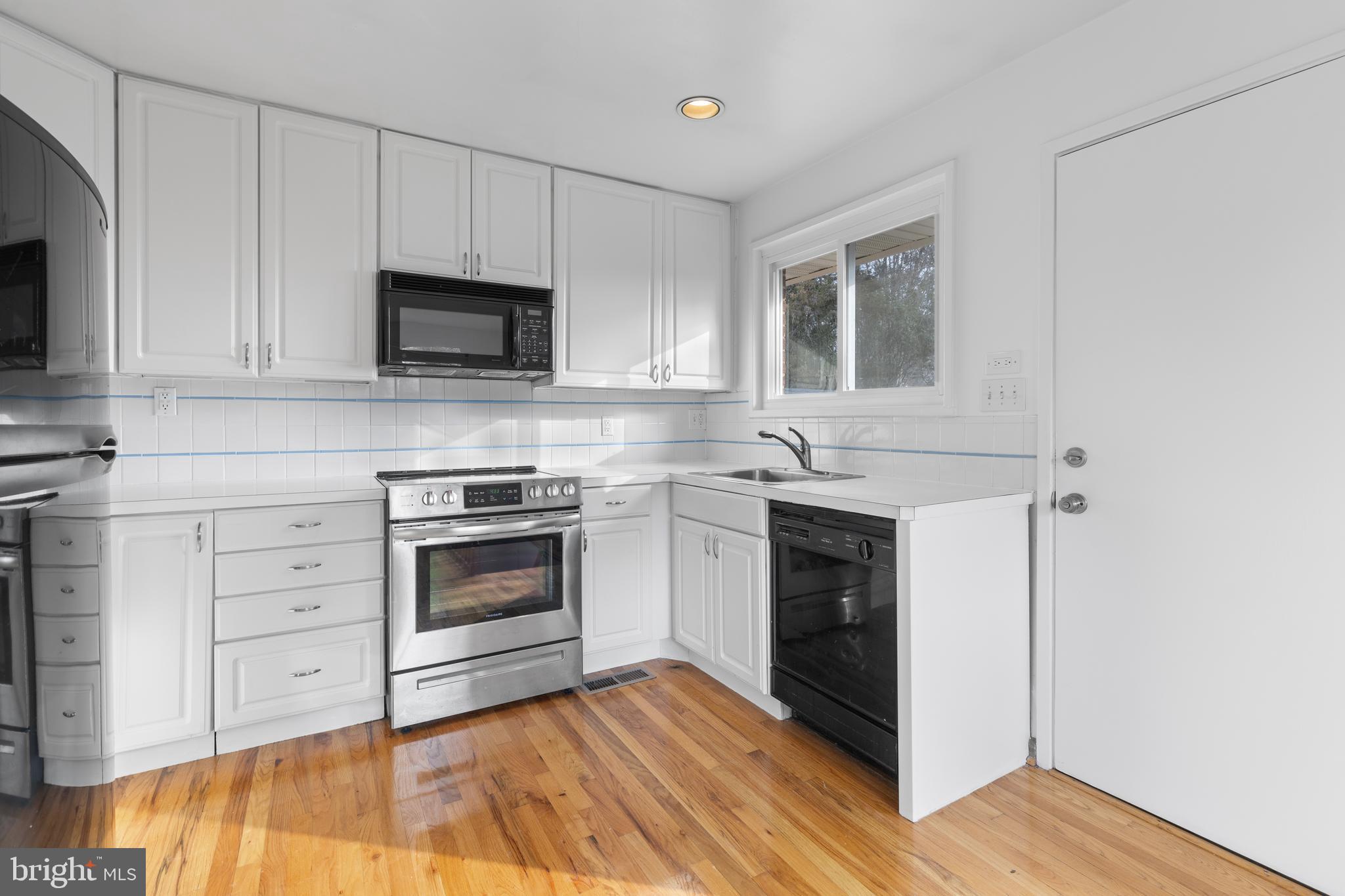 GEORGETOWN VILLAGE - Residential Lease