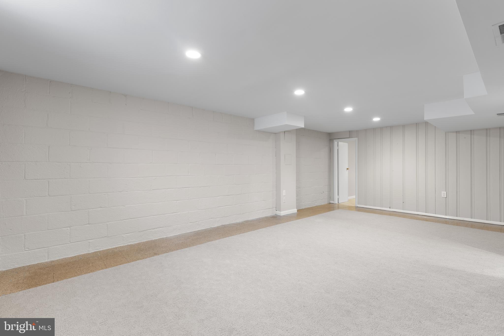 GEORGETOWN VILLAGE - Residential Lease