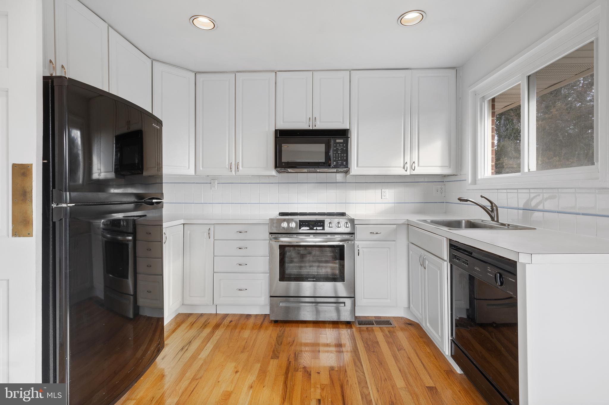 GEORGETOWN VILLAGE - Residential Lease