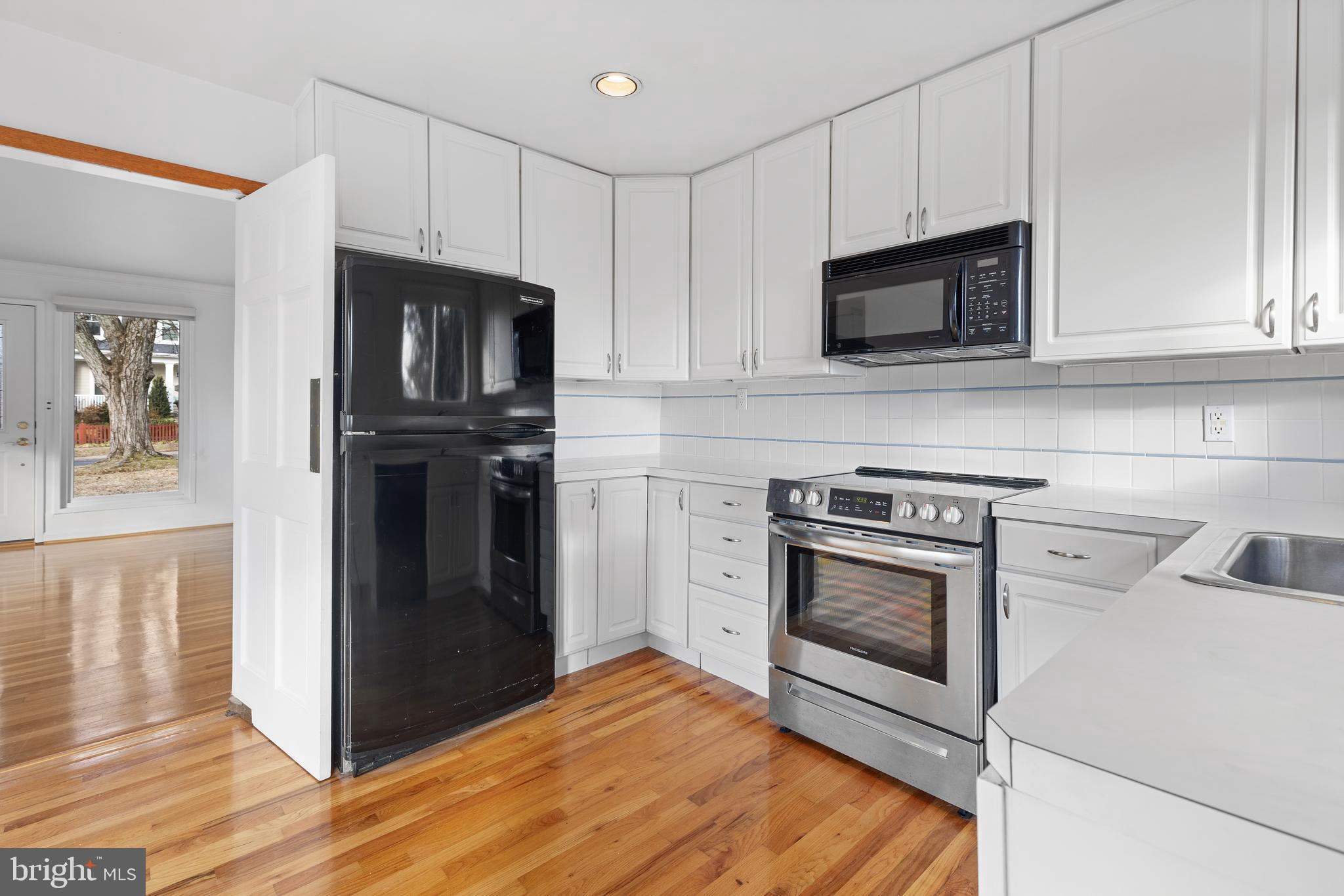 GEORGETOWN VILLAGE - Residential Lease