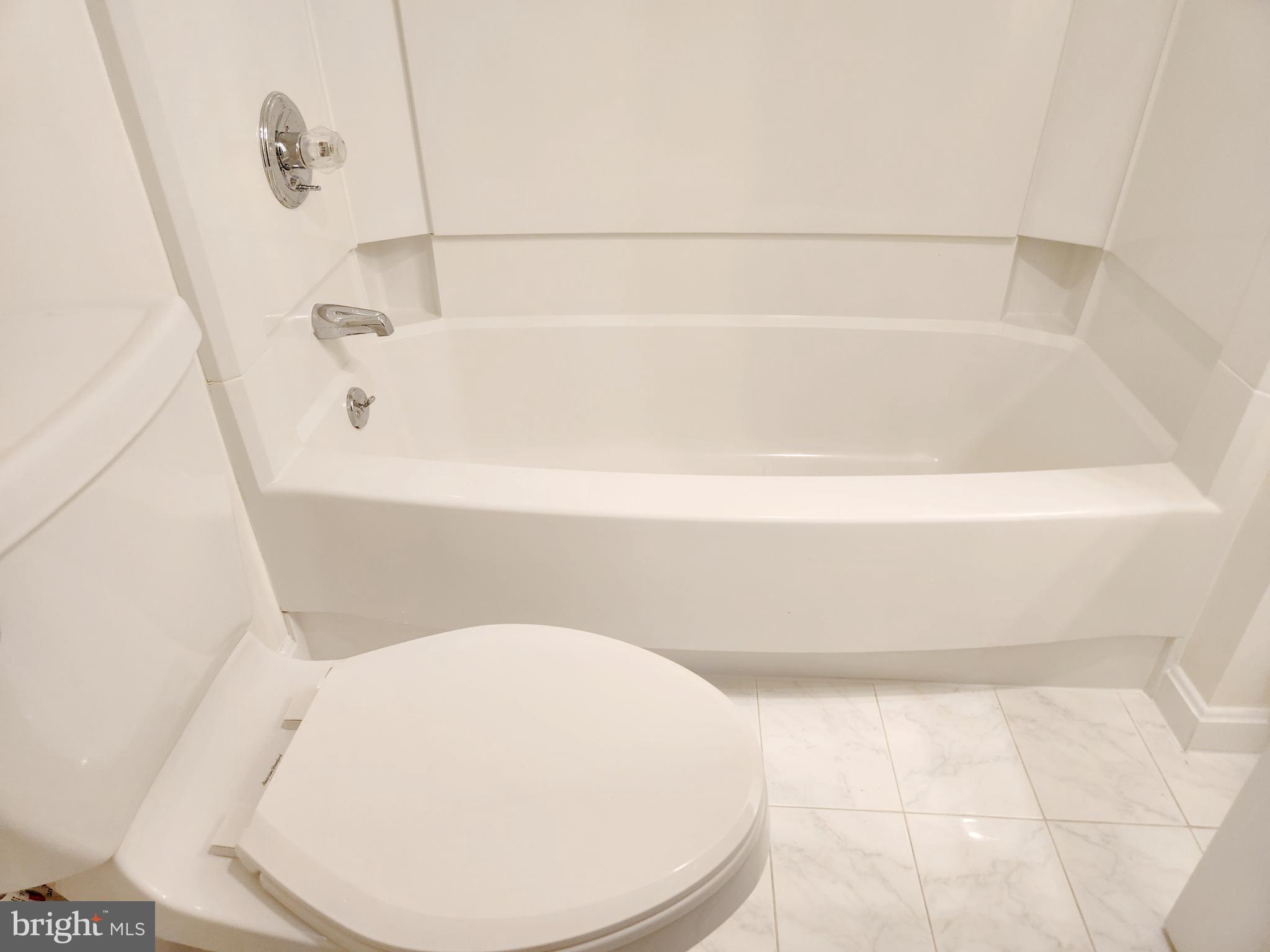 CARLYLE TOWERS - Residential Lease