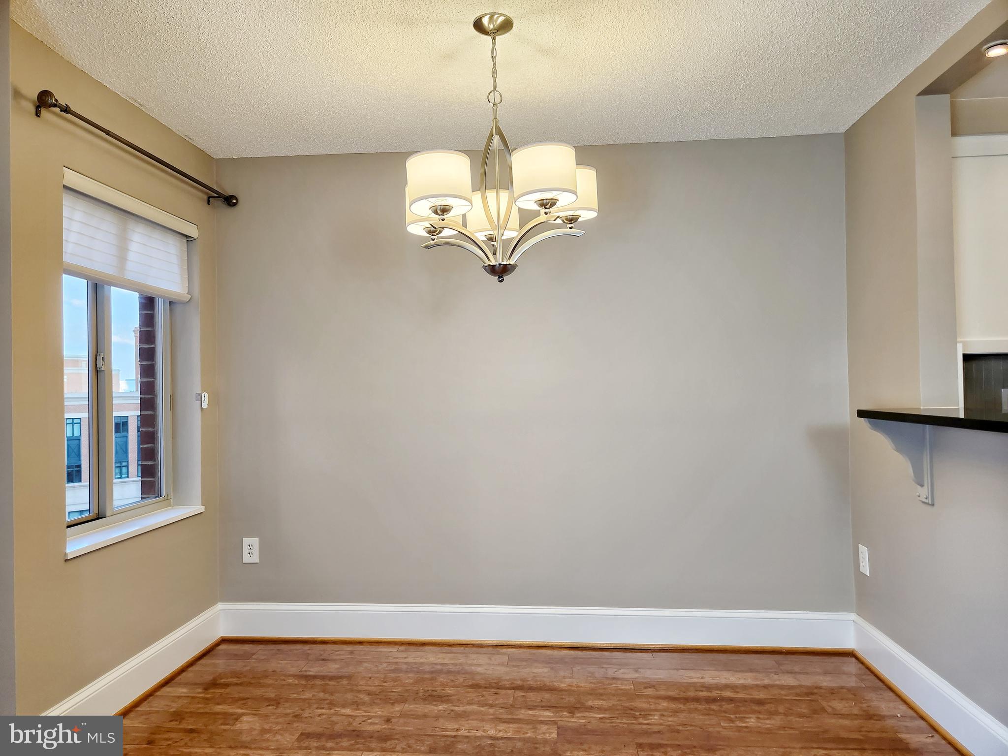 CARLYLE TOWERS - Residential Lease