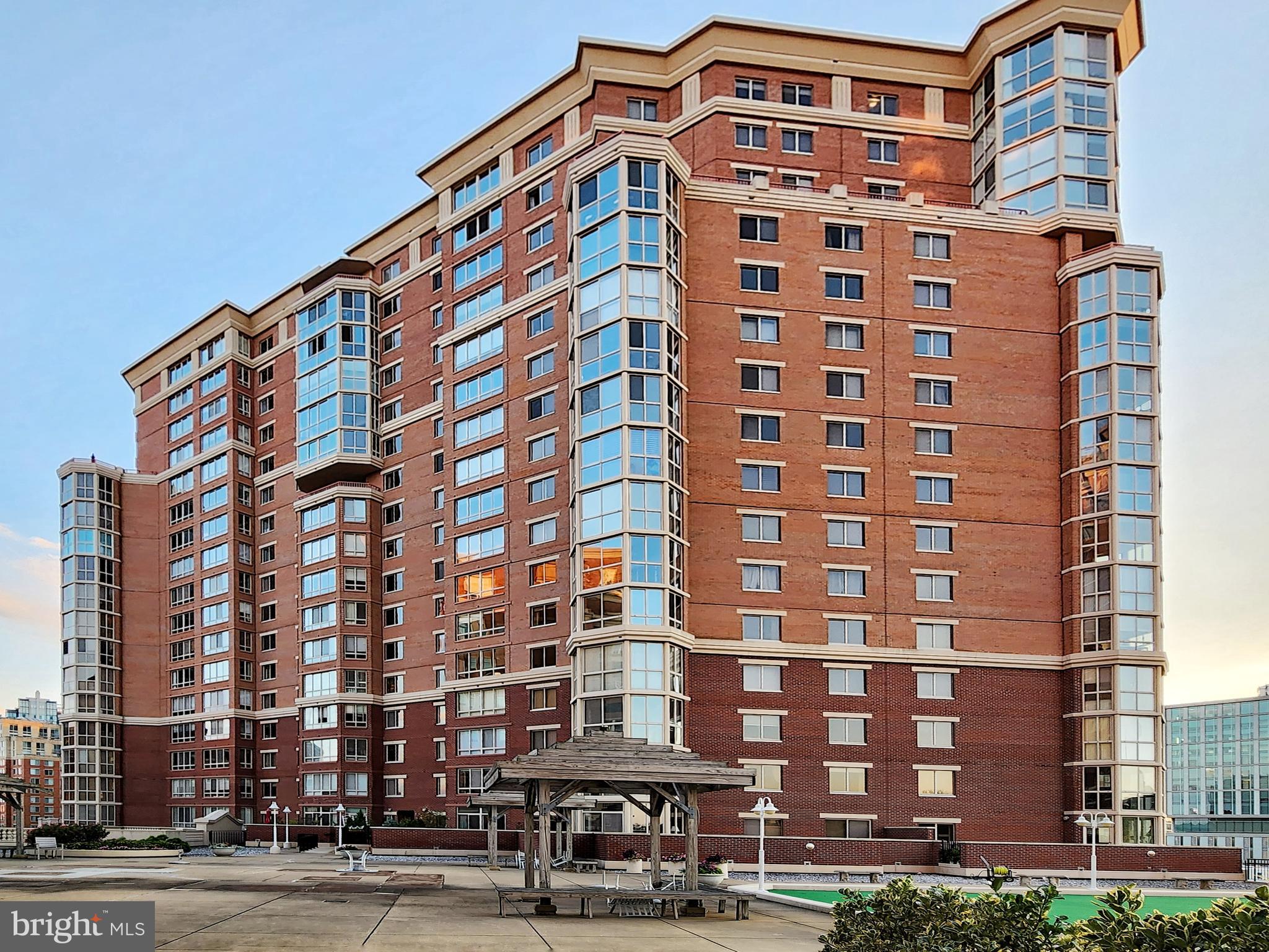 CARLYLE TOWERS - Residential Lease