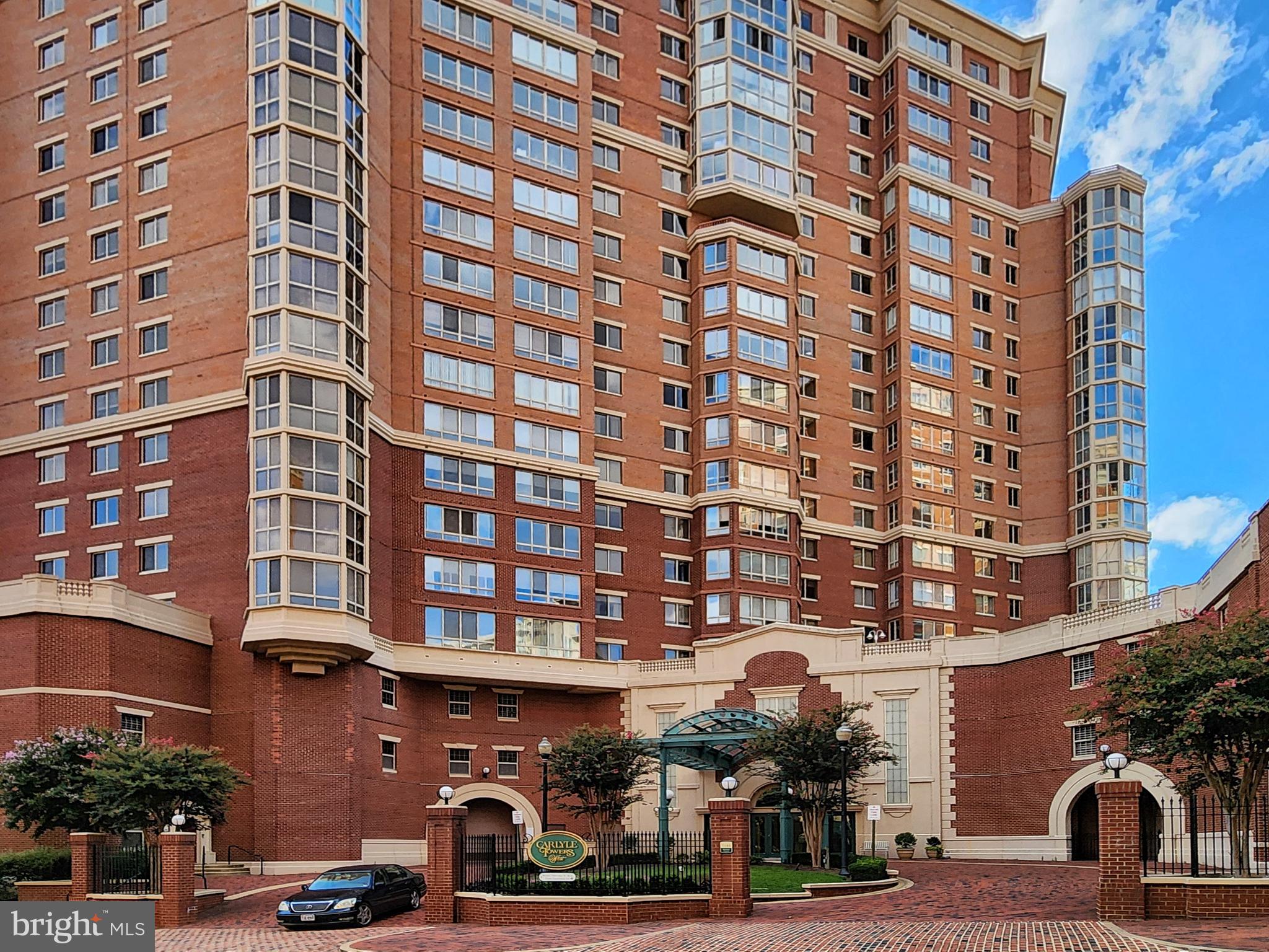 CARLYLE TOWERS - Residential Lease