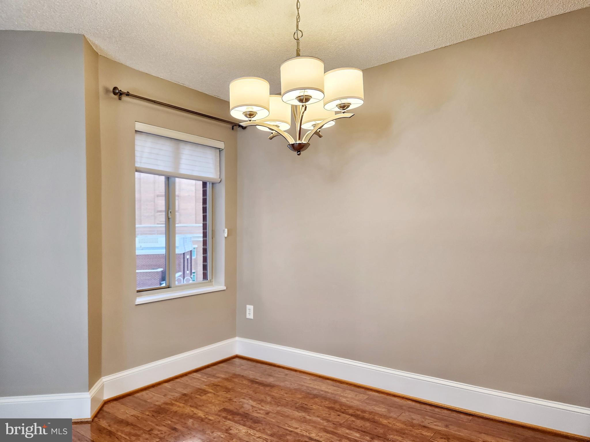 CARLYLE TOWERS - Residential Lease