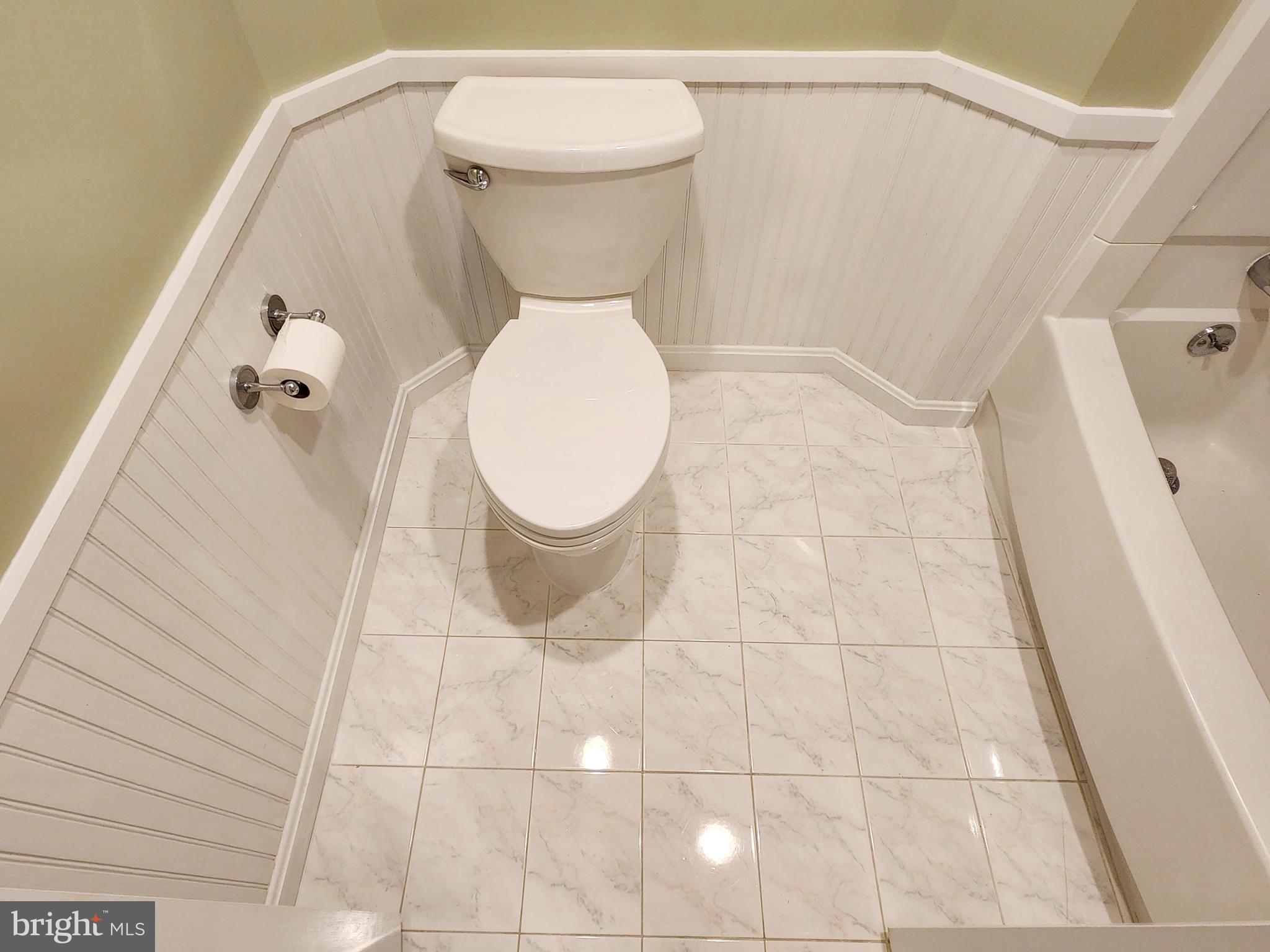 CARLYLE TOWERS - Residential Lease