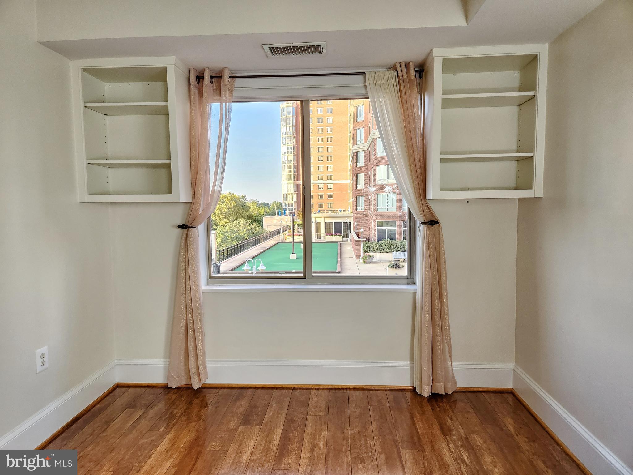 CARLYLE TOWERS - Residential Lease