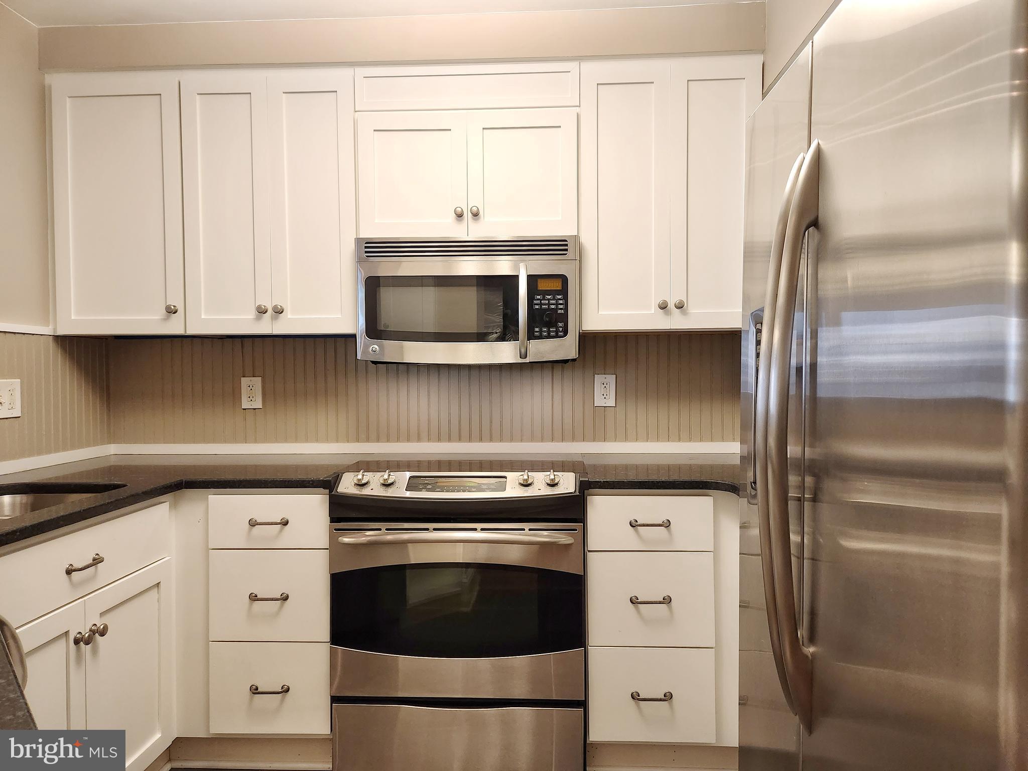 CARLYLE TOWERS - Residential Lease