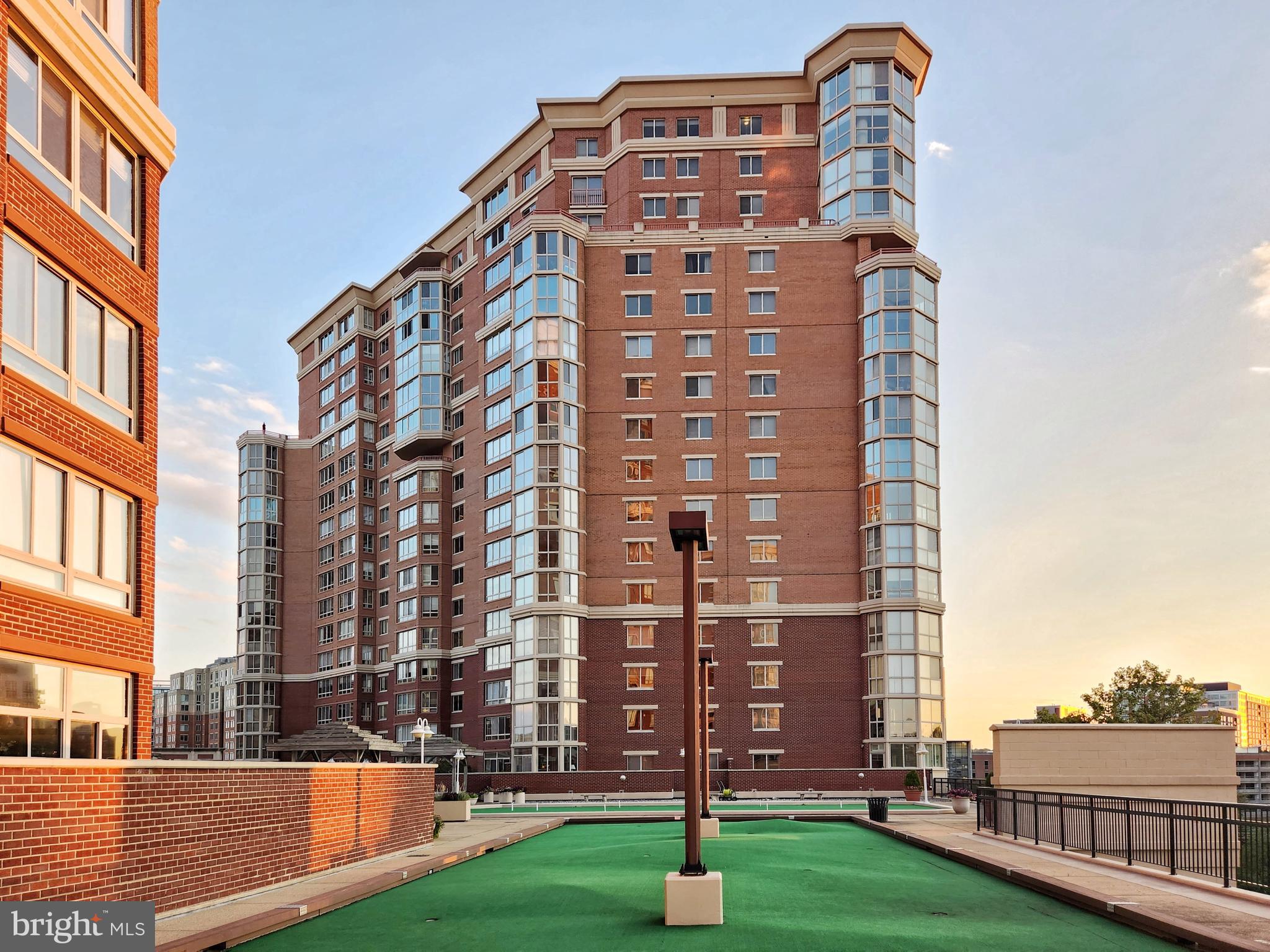 CARLYLE TOWERS - Residential Lease