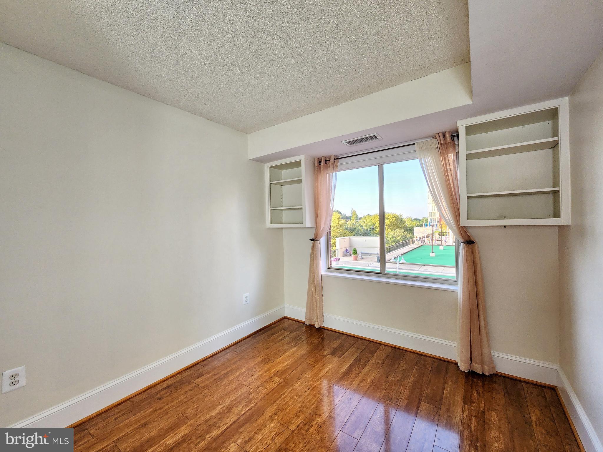 CARLYLE TOWERS - Residential Lease