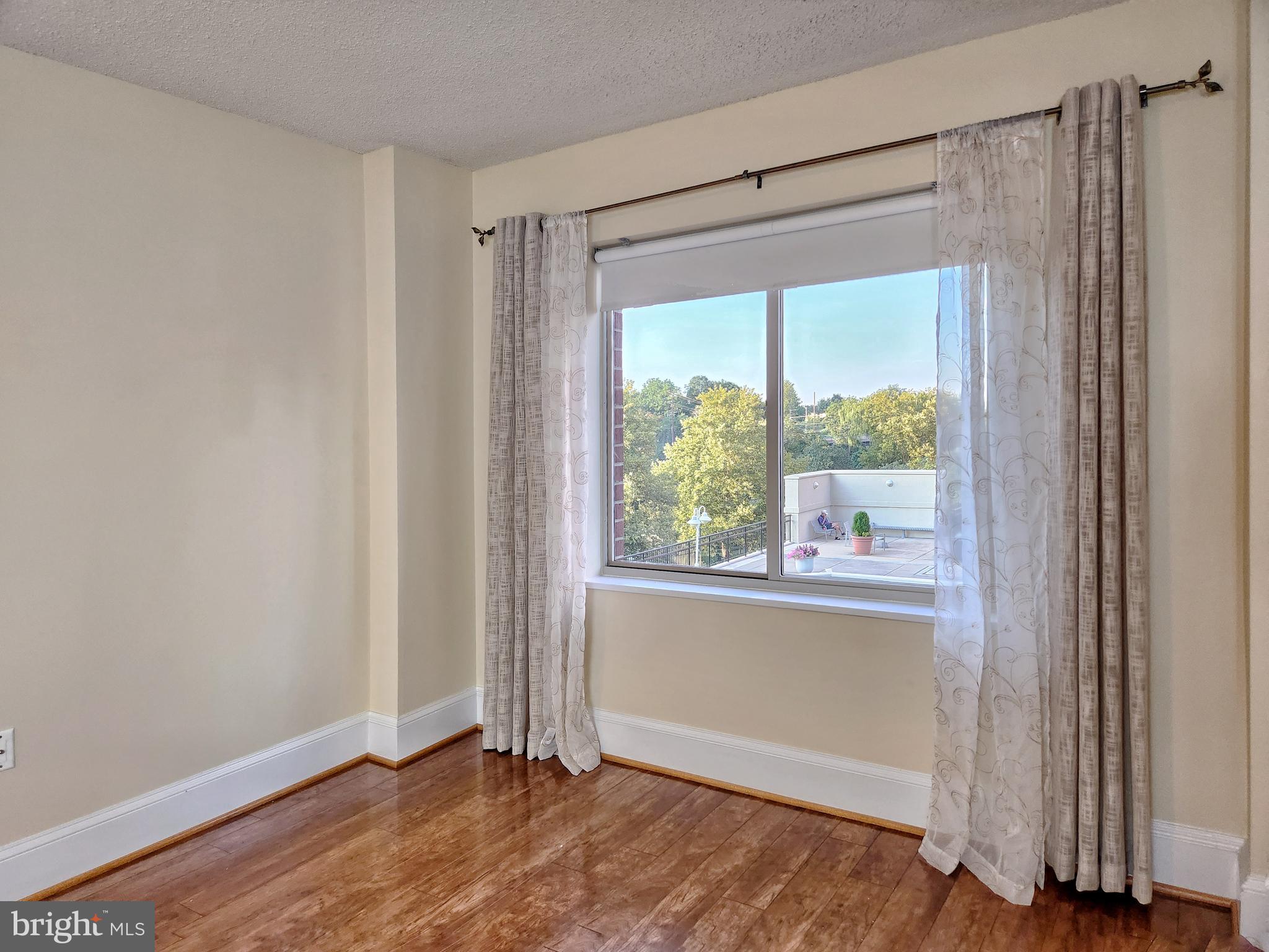 CARLYLE TOWERS - Residential Lease