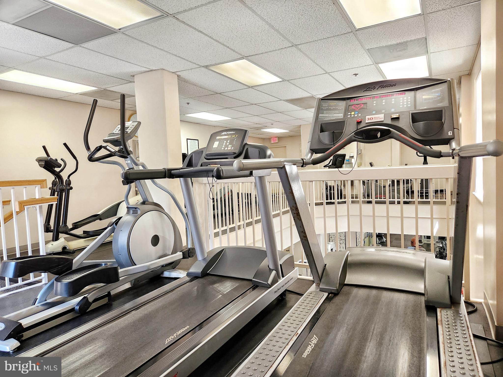 CARLYLE TOWERS - Residential Lease