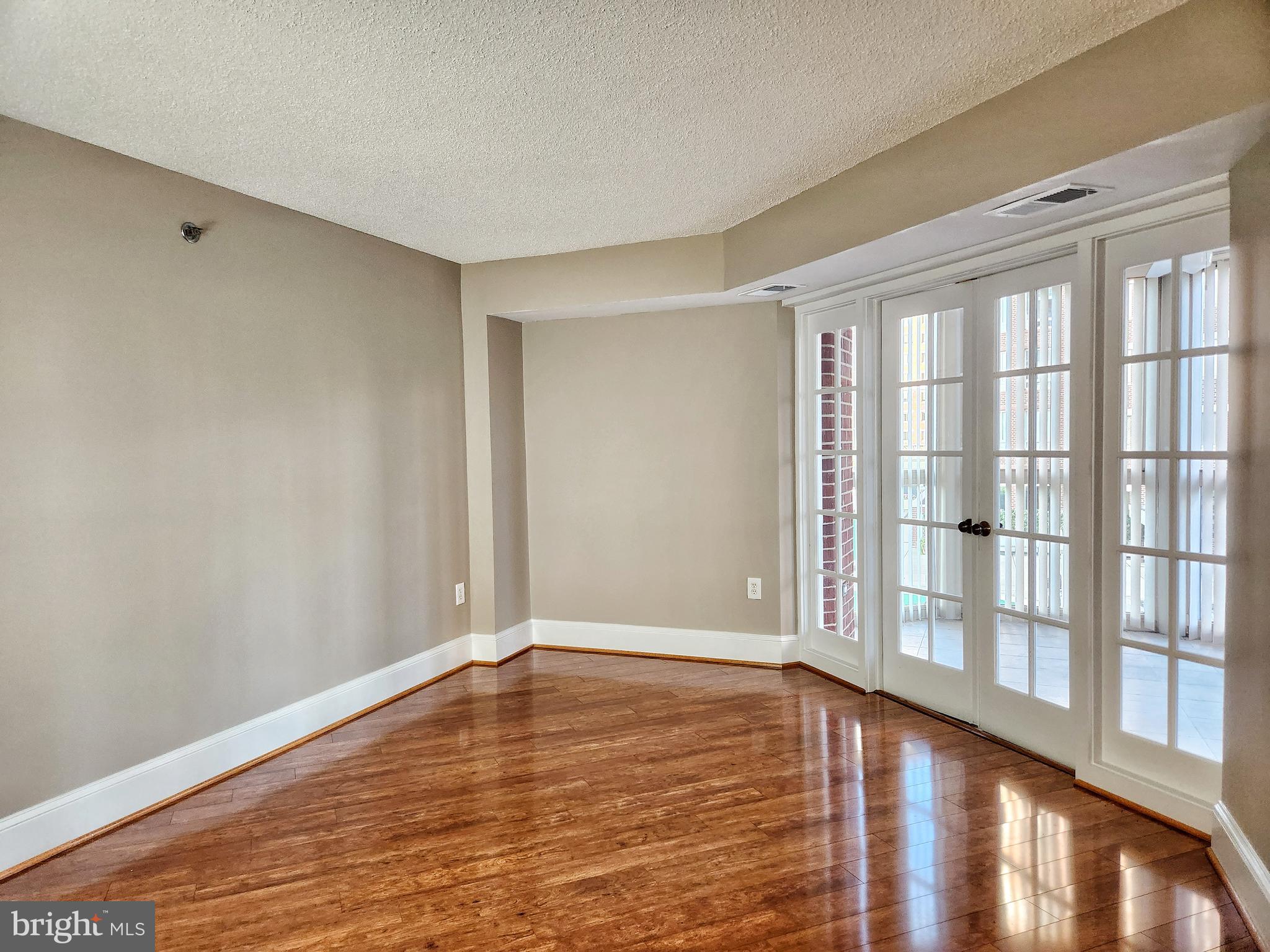 CARLYLE TOWERS - Residential Lease