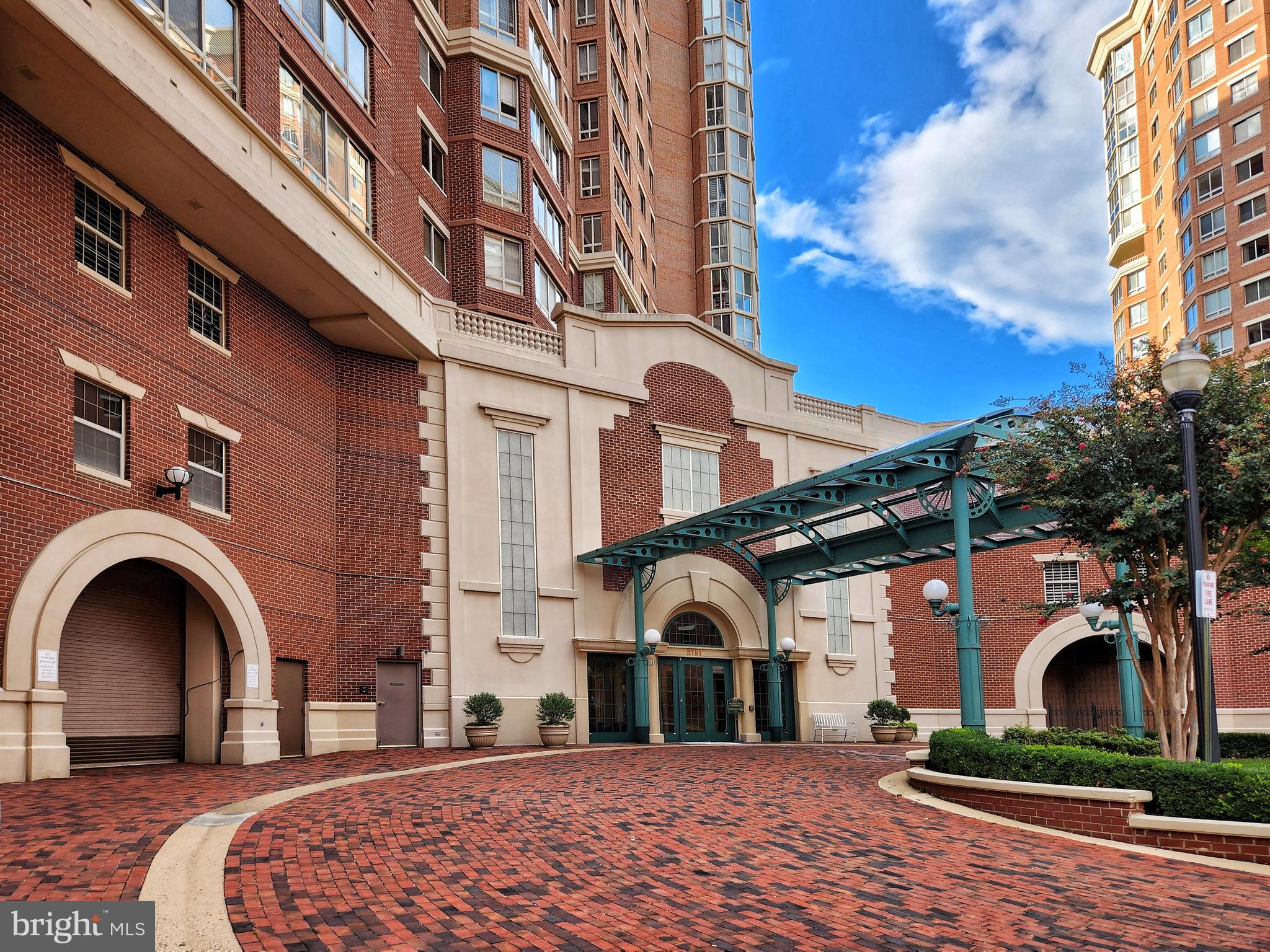 CARLYLE TOWERS - Residential Lease