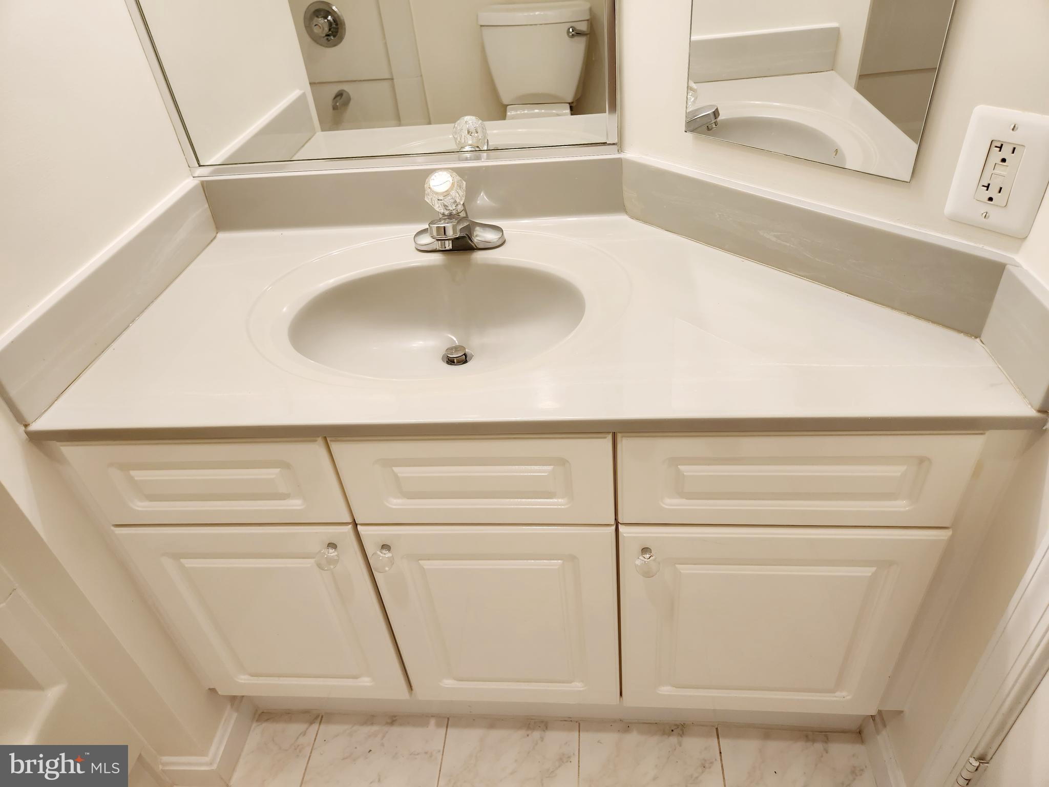 CARLYLE TOWERS - Residential Lease