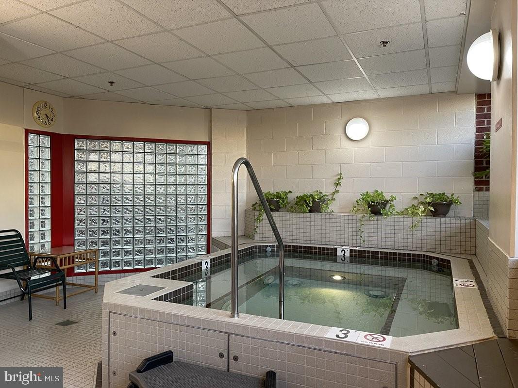 CARLYLE TOWERS - Residential Lease