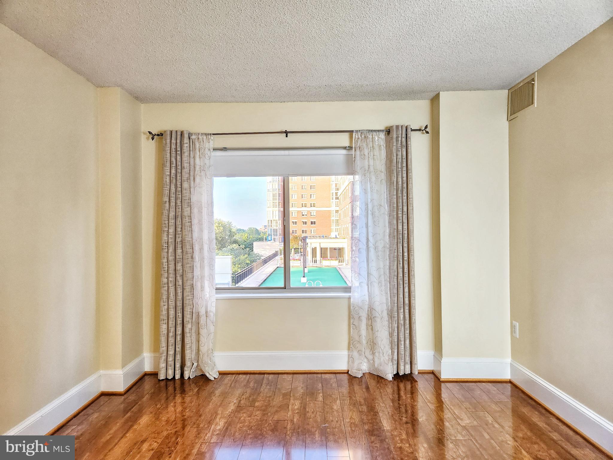 CARLYLE TOWERS - Residential Lease