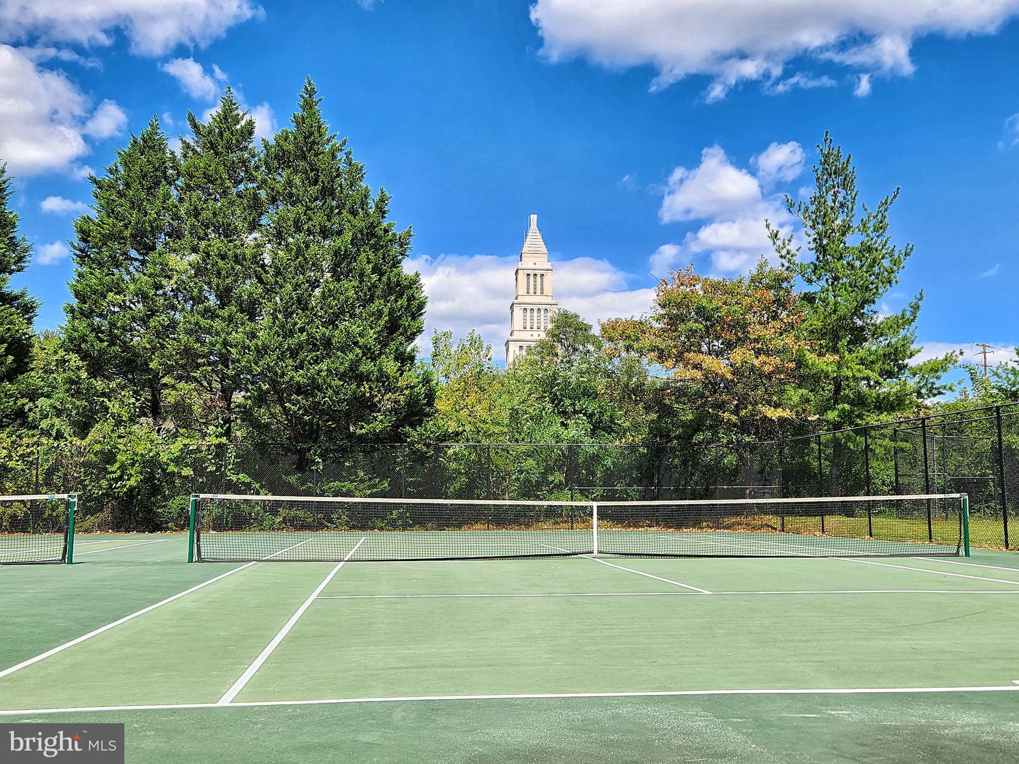 CARLYLE TOWERS - Residential Lease