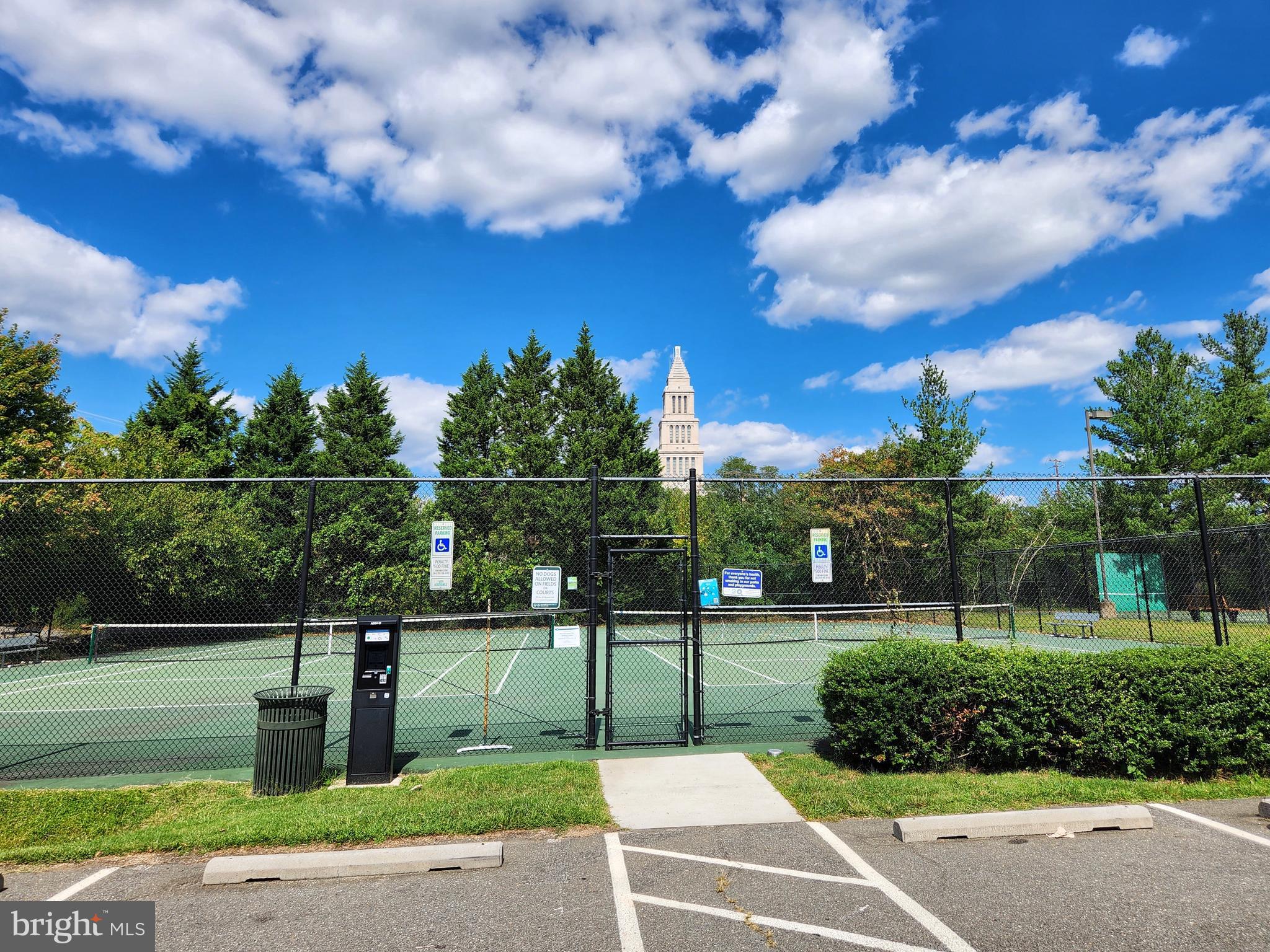 CARLYLE TOWERS - Residential Lease