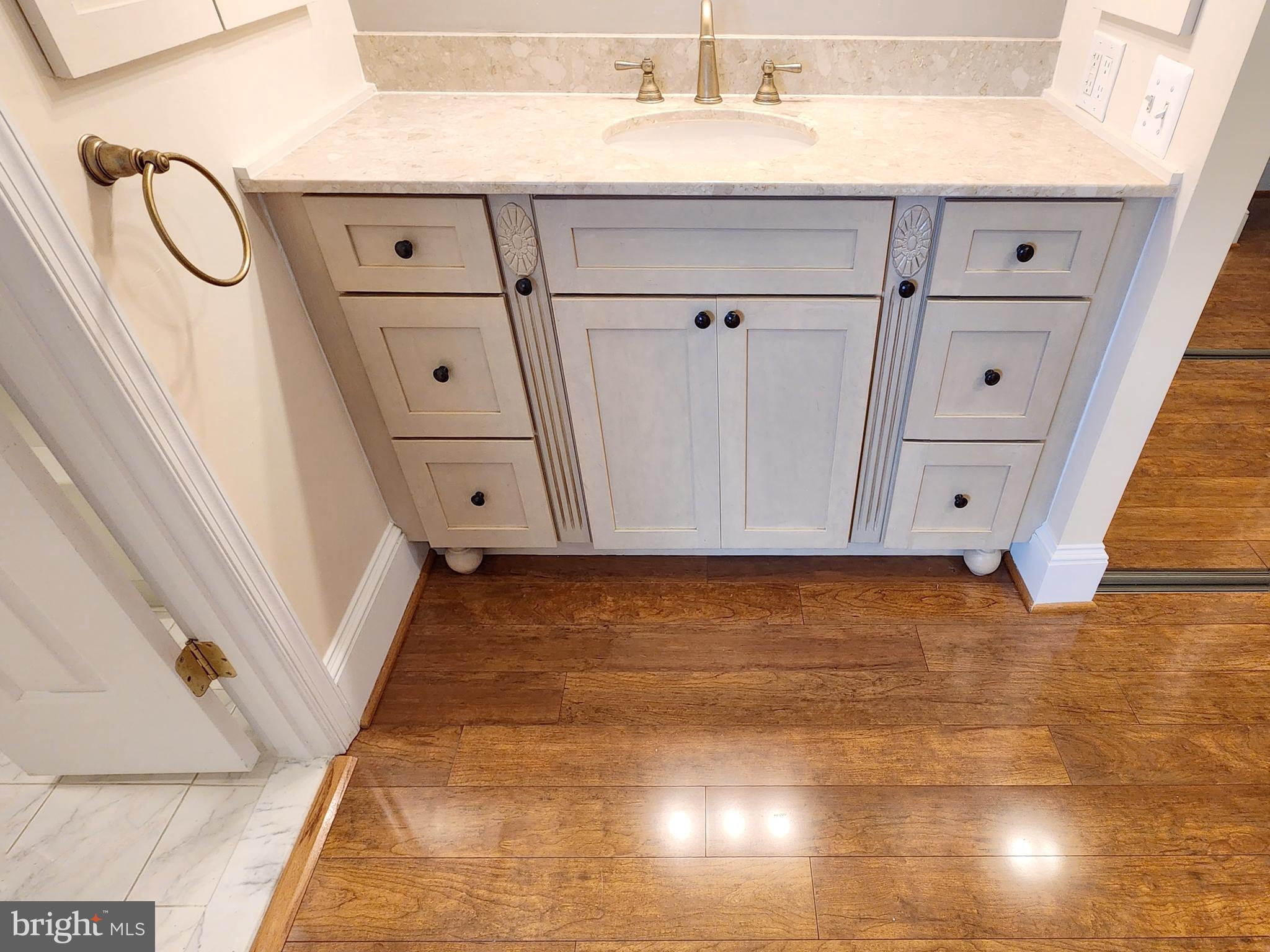 CARLYLE TOWERS - Residential Lease