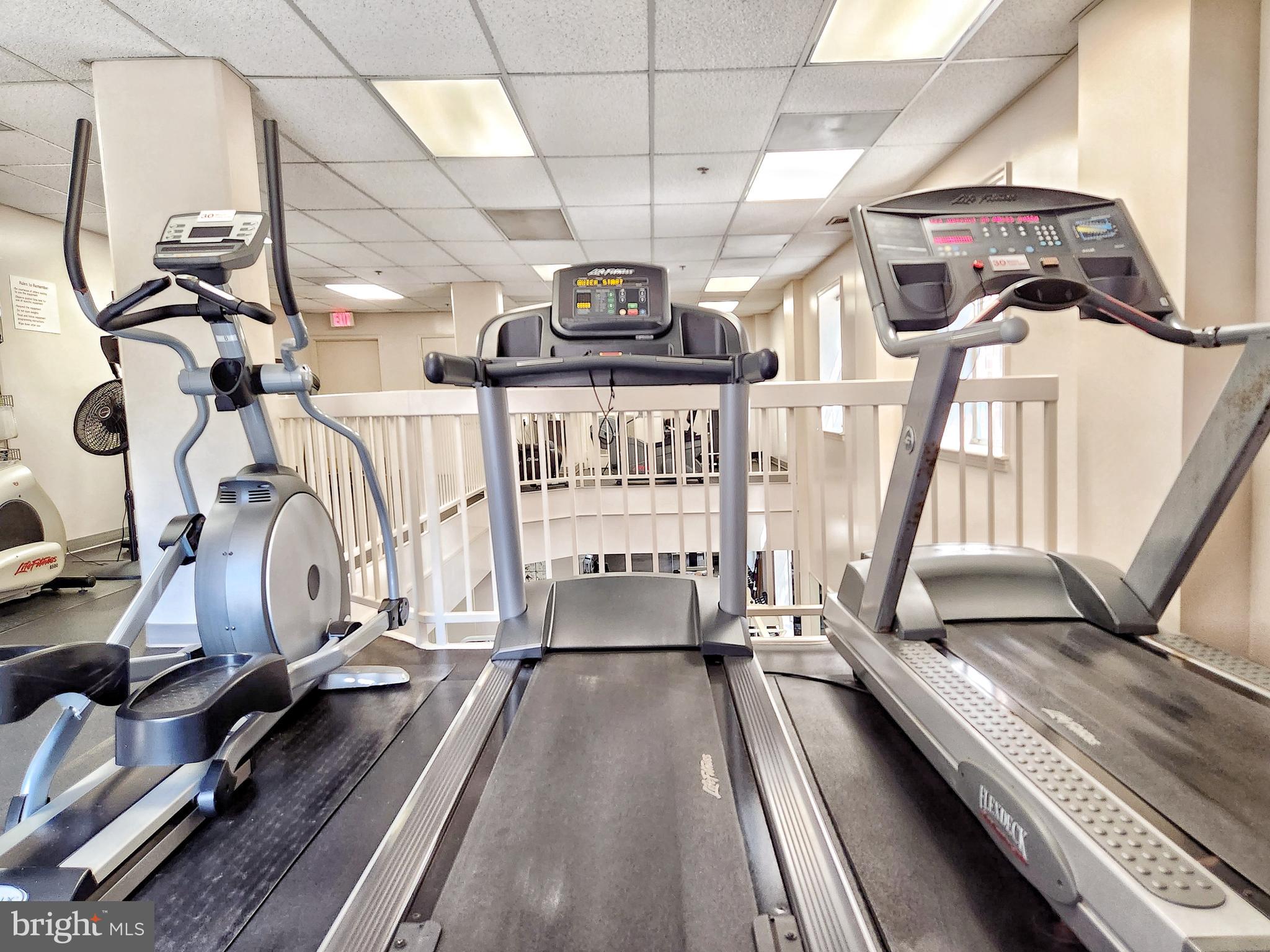 CARLYLE TOWERS - Residential Lease