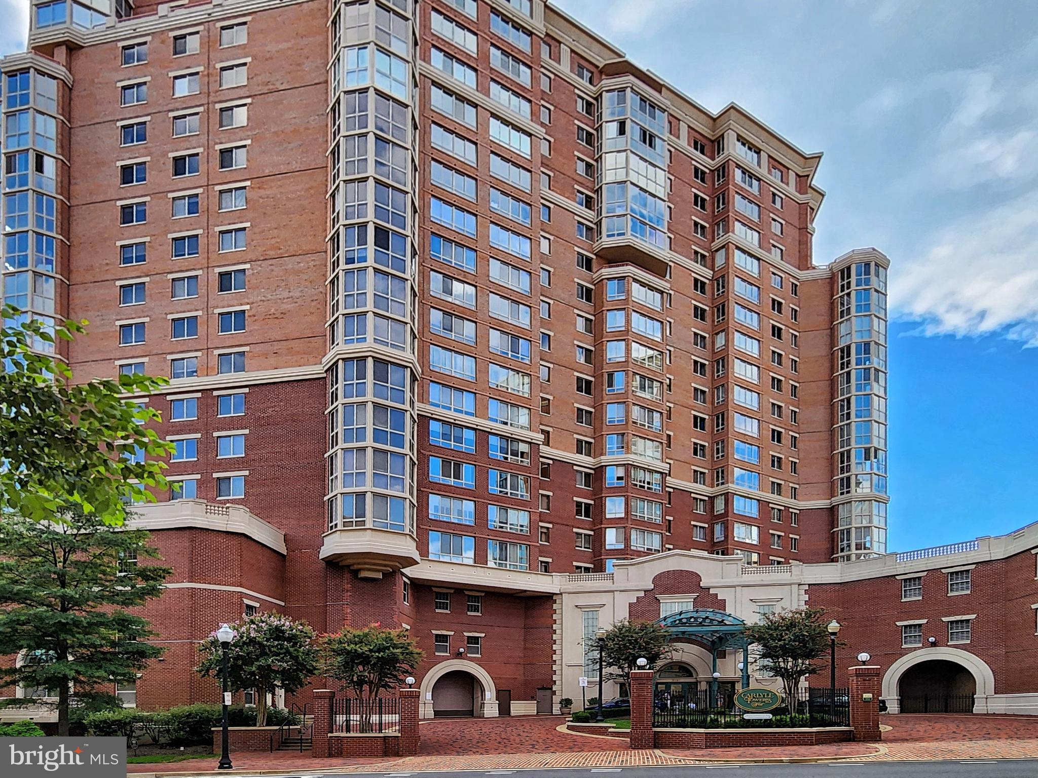 CARLYLE TOWERS - Residential Lease