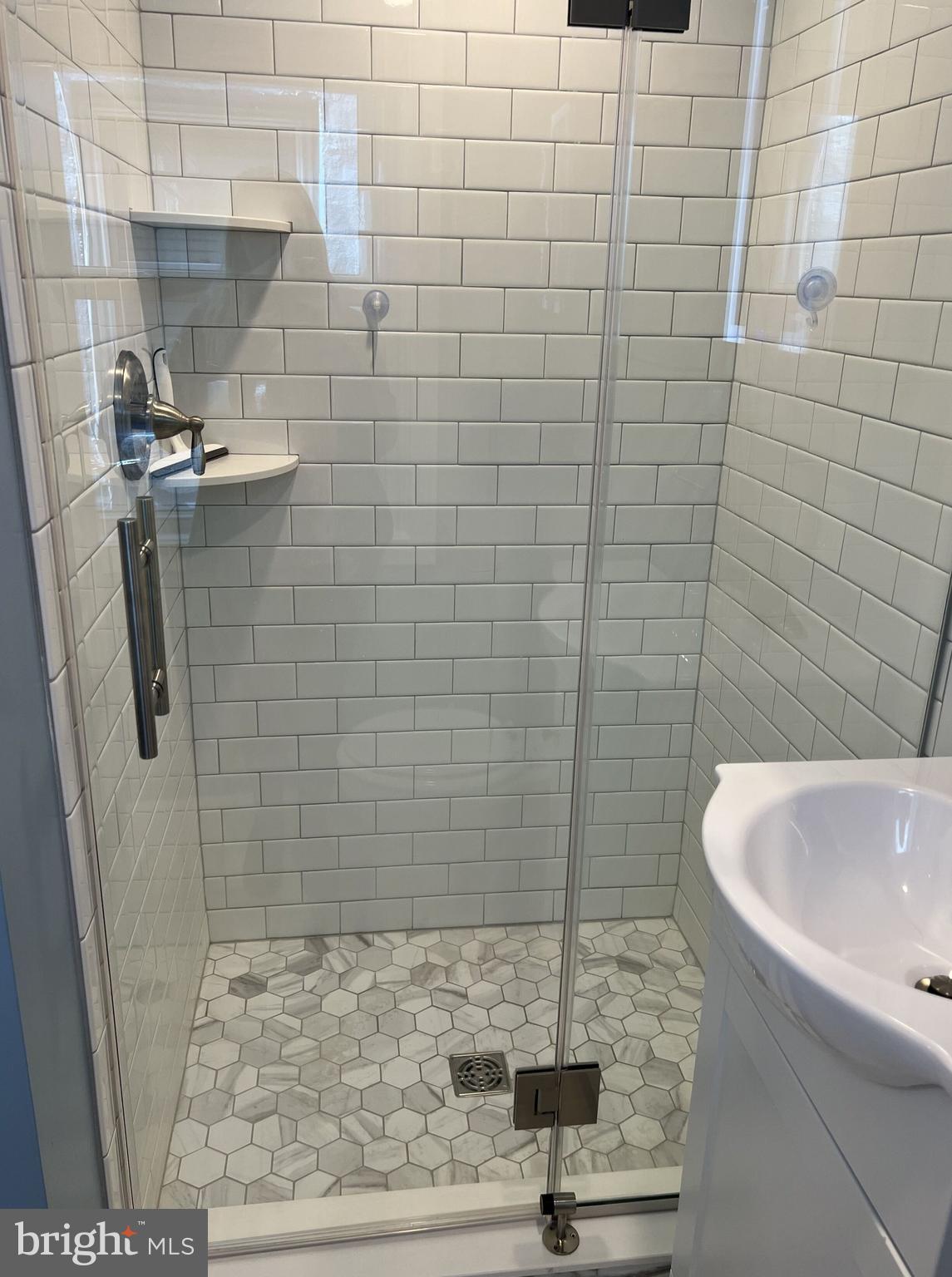 QUEEN VILLAGE - Residential Lease