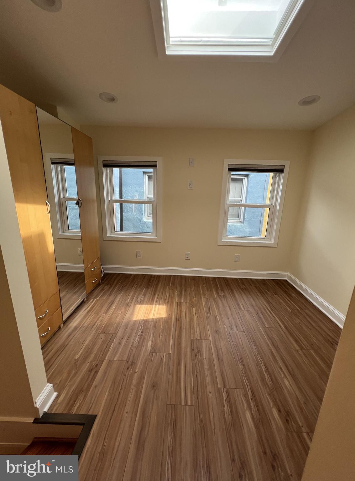QUEEN VILLAGE - Residential Lease