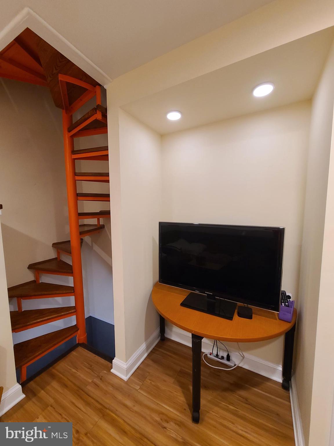 QUEEN VILLAGE - Residential Lease