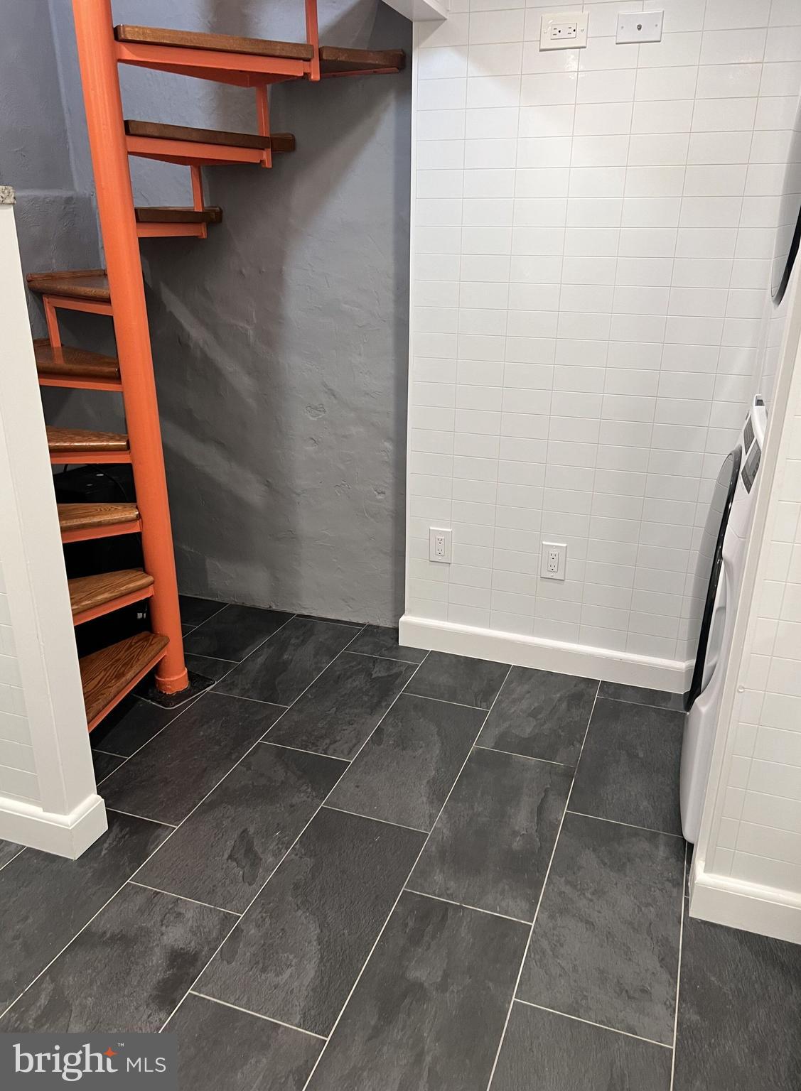 QUEEN VILLAGE - Residential Lease