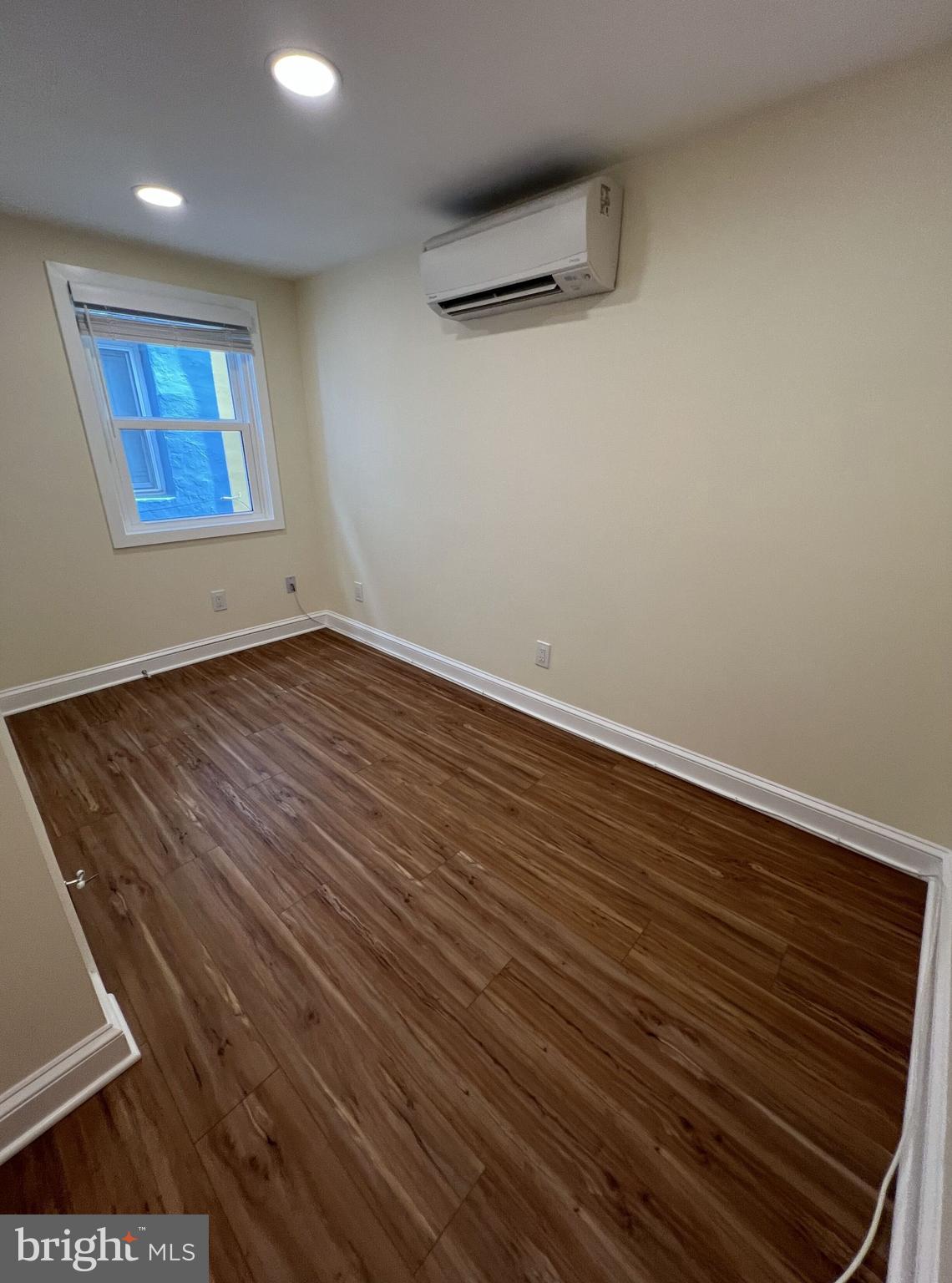 QUEEN VILLAGE - Residential Lease